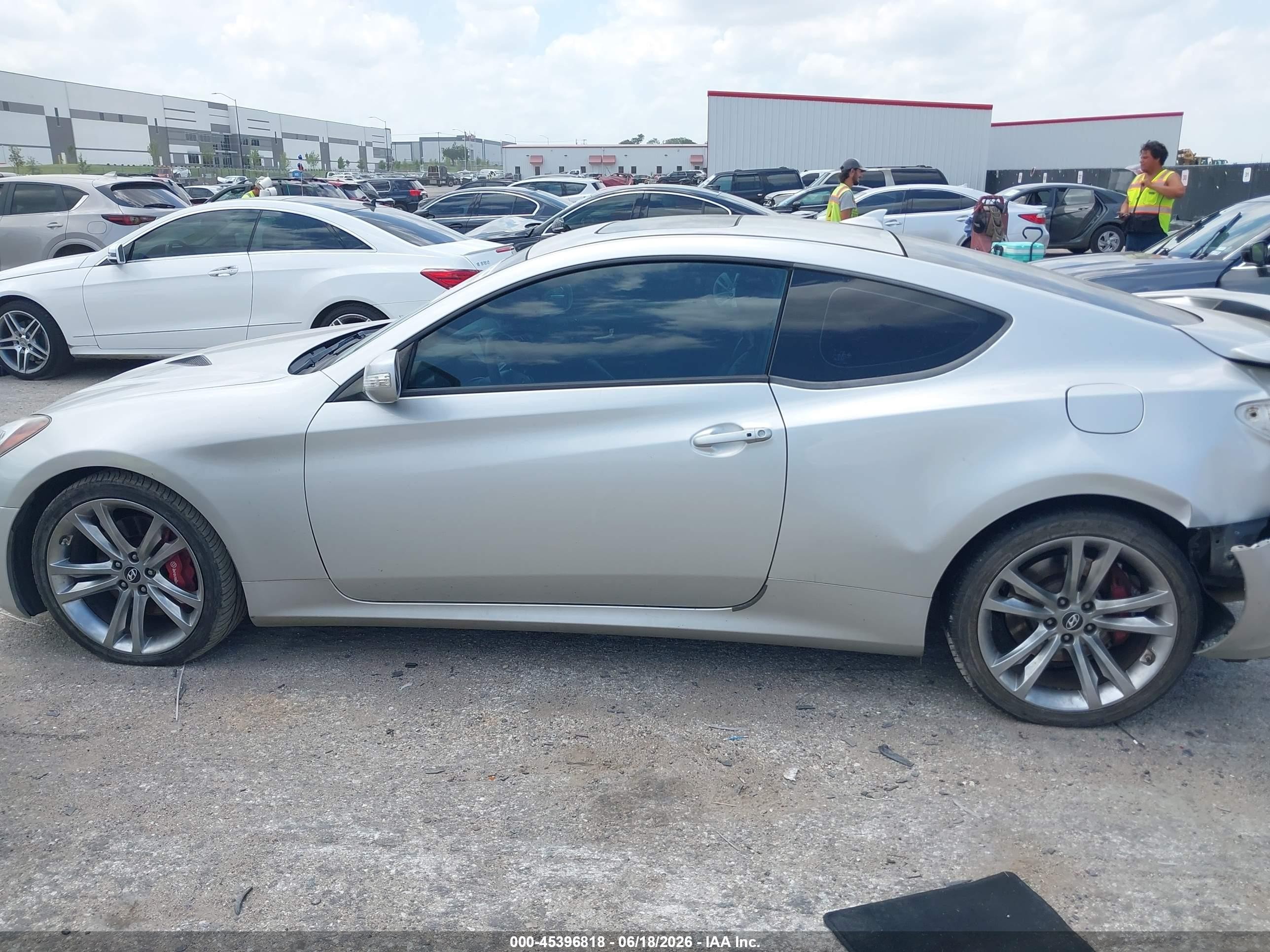 2013 Hyundai Genesis   Silver vin: KMHHU6KJ6DU108455