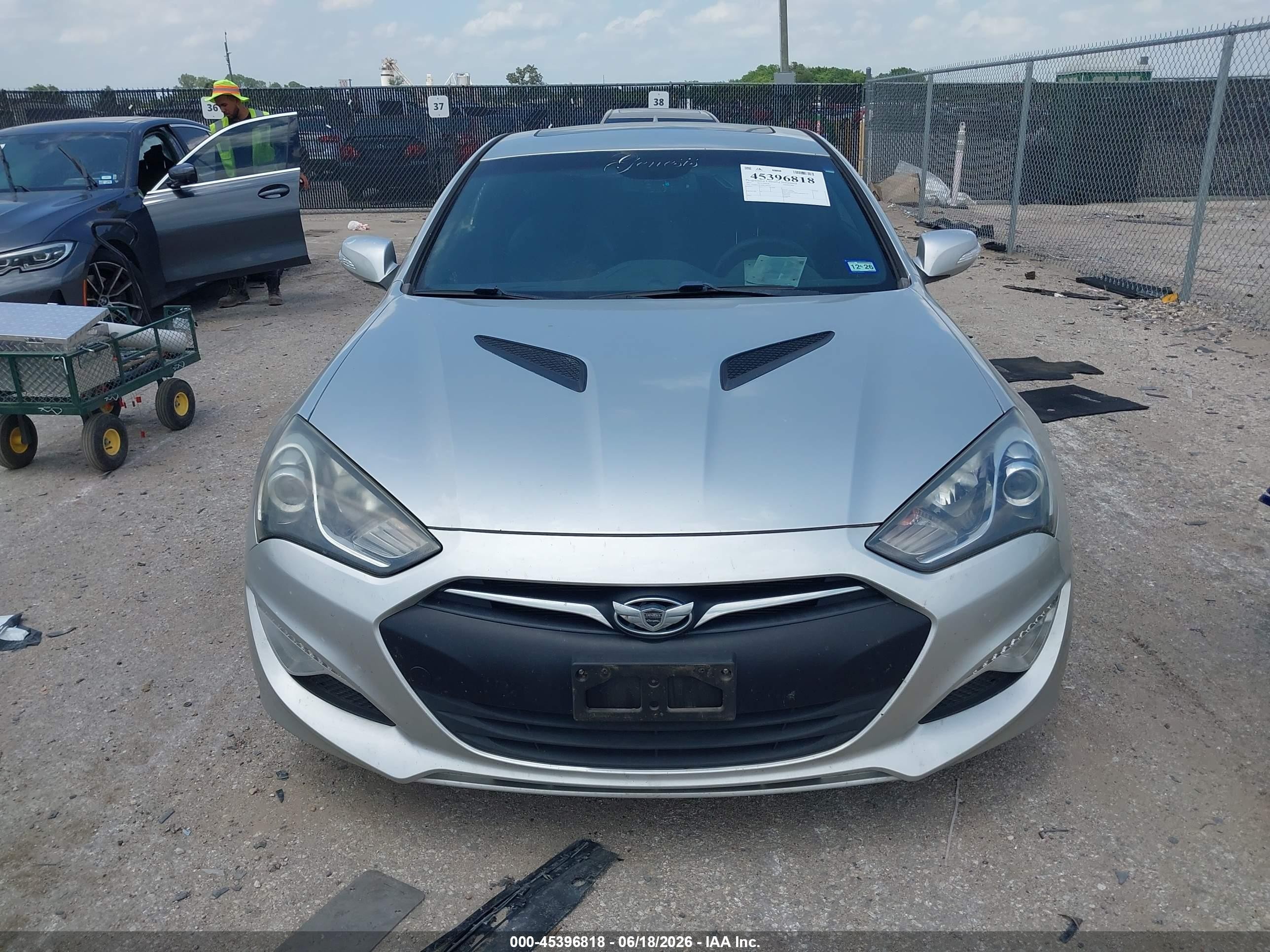 2013 Hyundai Genesis   Silver vin: KMHHU6KJ6DU108455