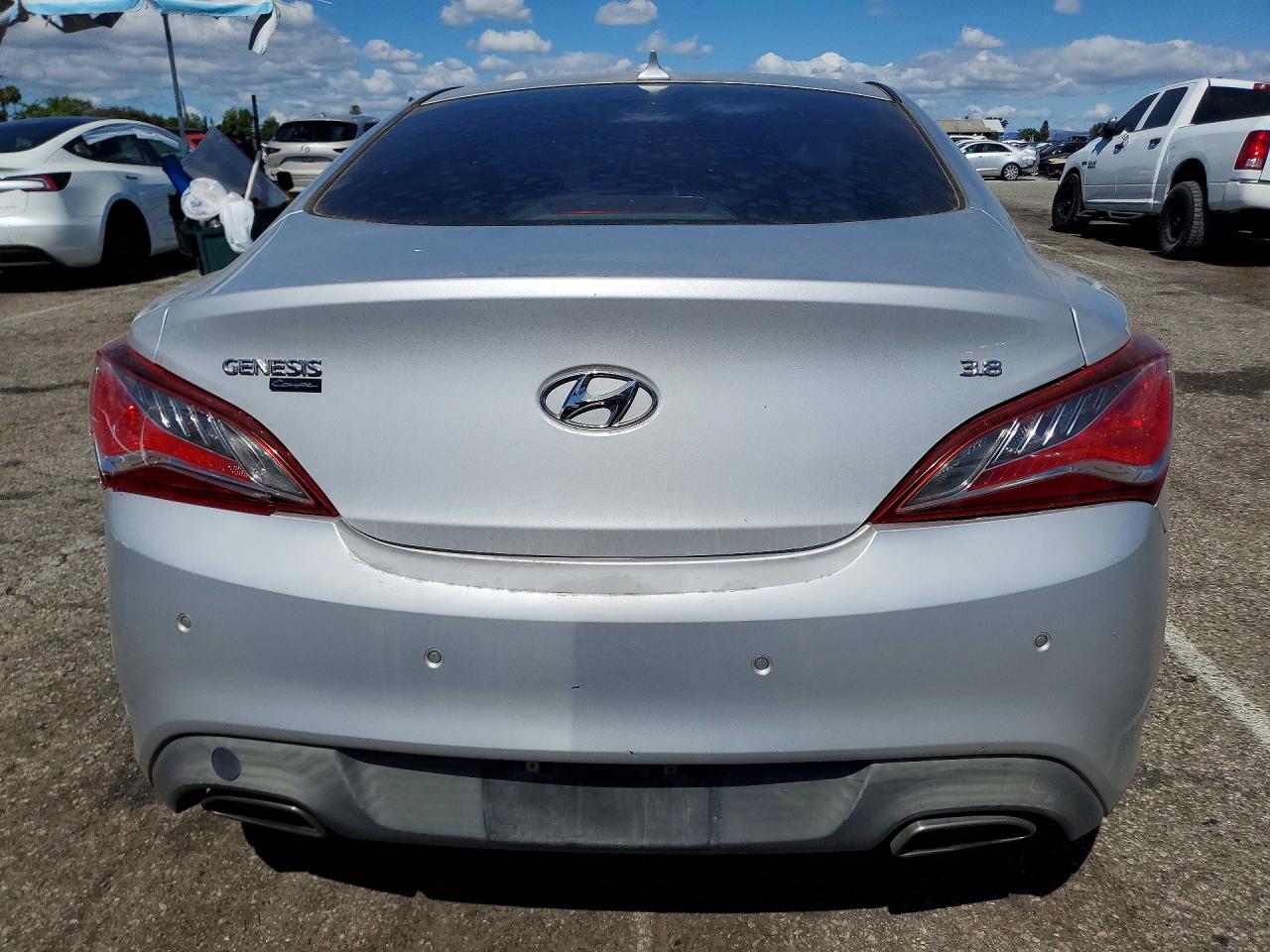 2014 Hyundai Genesis Coupe 3.8l Silver vin: KMHHU6KJ6EU114841