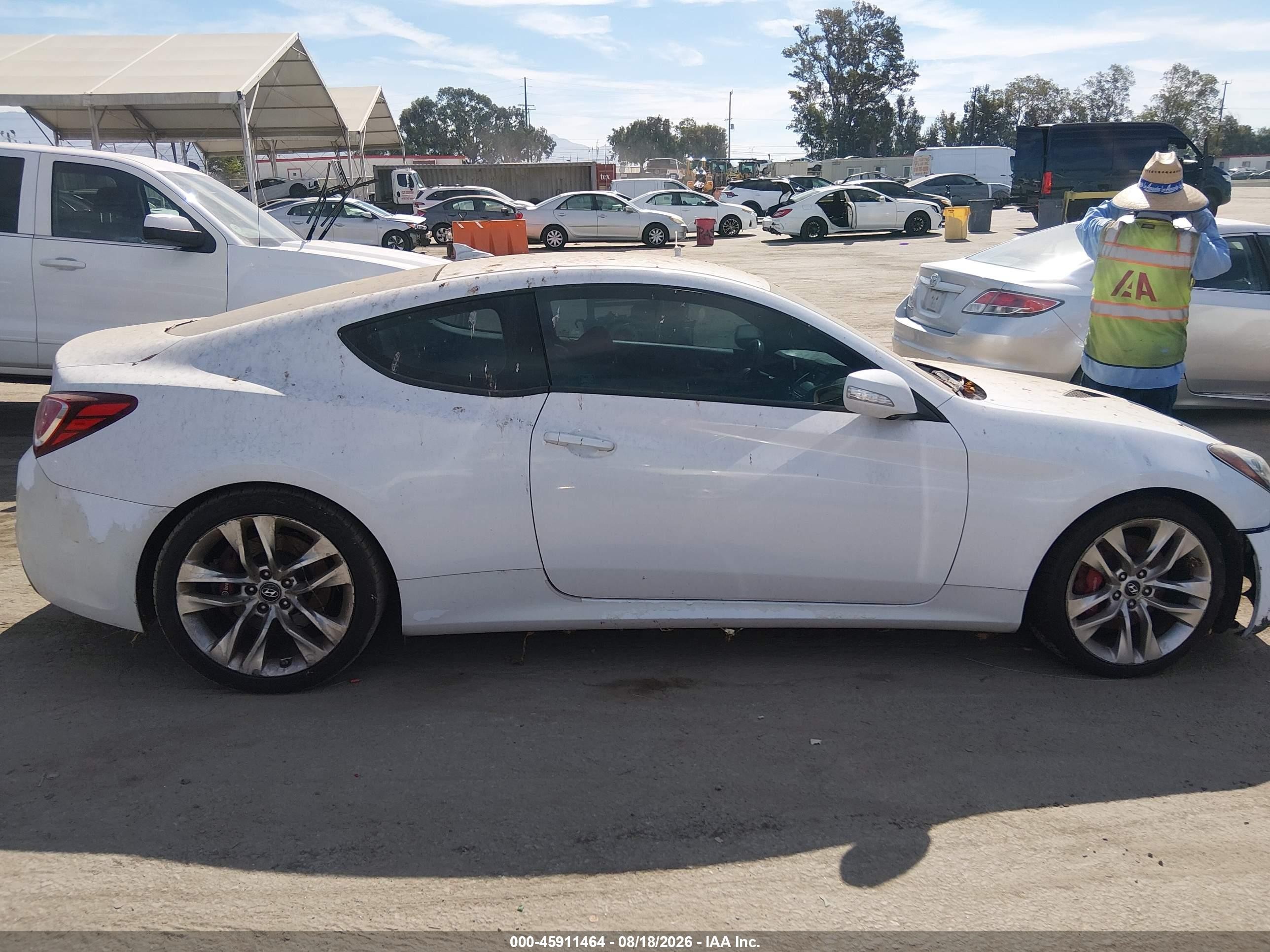 2014 Hyundai Genesis 3.8 R-spec White vin: KMHHU6KJ6EU120011