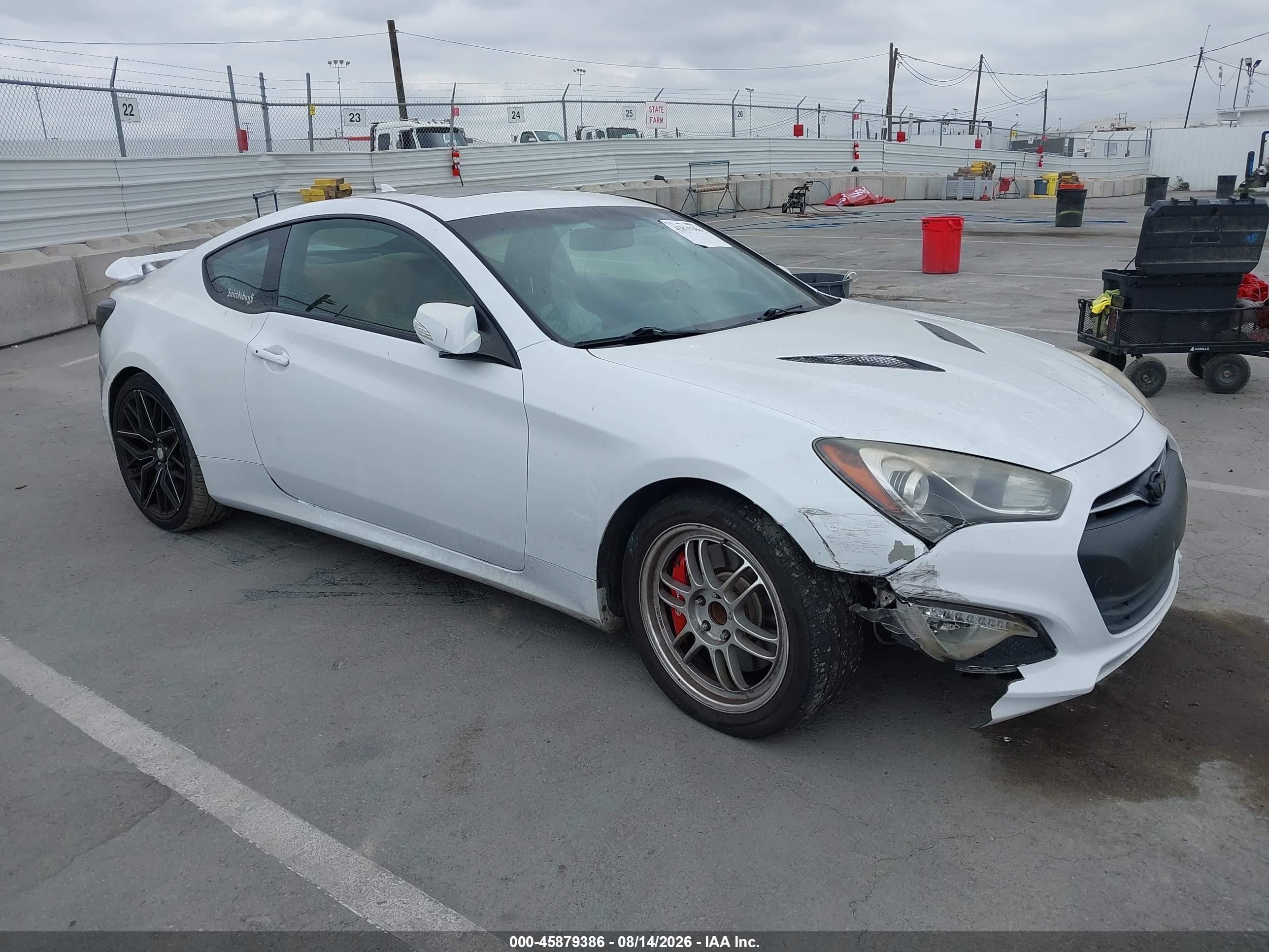 2015 Hyundai Genesis 3.8 Ultimate White vin: KMHHU6KJ6FU127932