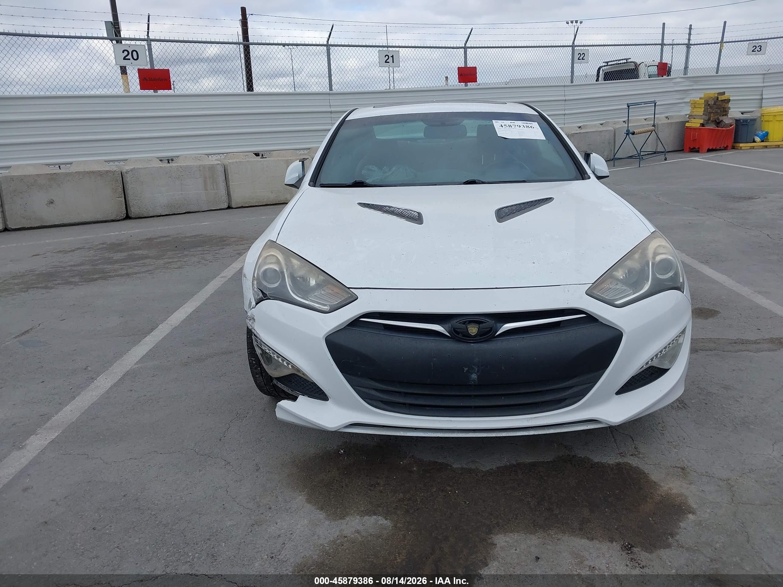 2015 Hyundai Genesis 3.8 Ultimate White vin: KMHHU6KJ6FU127932