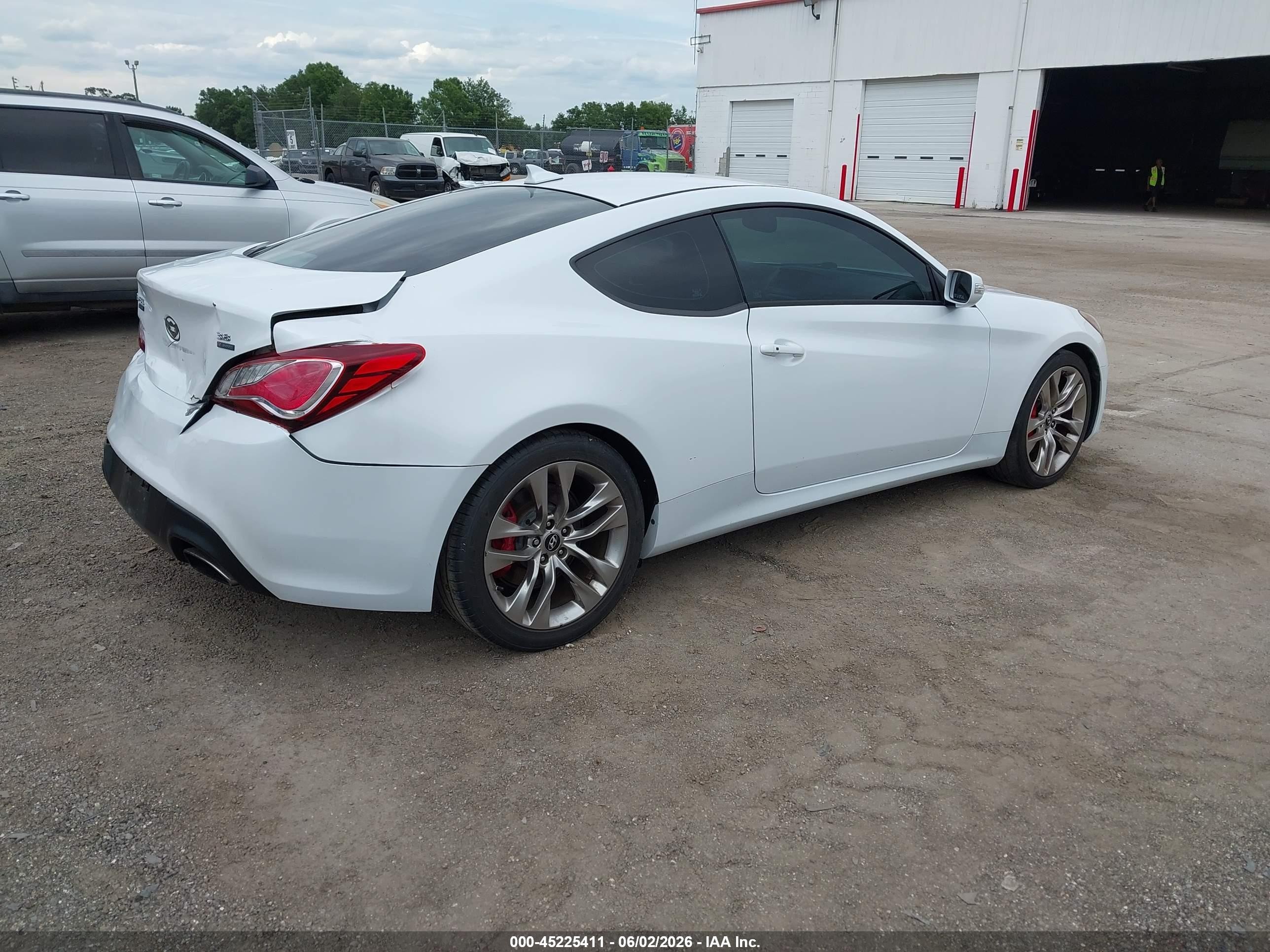 2016 Hyundai Genesis 3.8 R-spec White vin: KMHHU6KJ6GU136678
