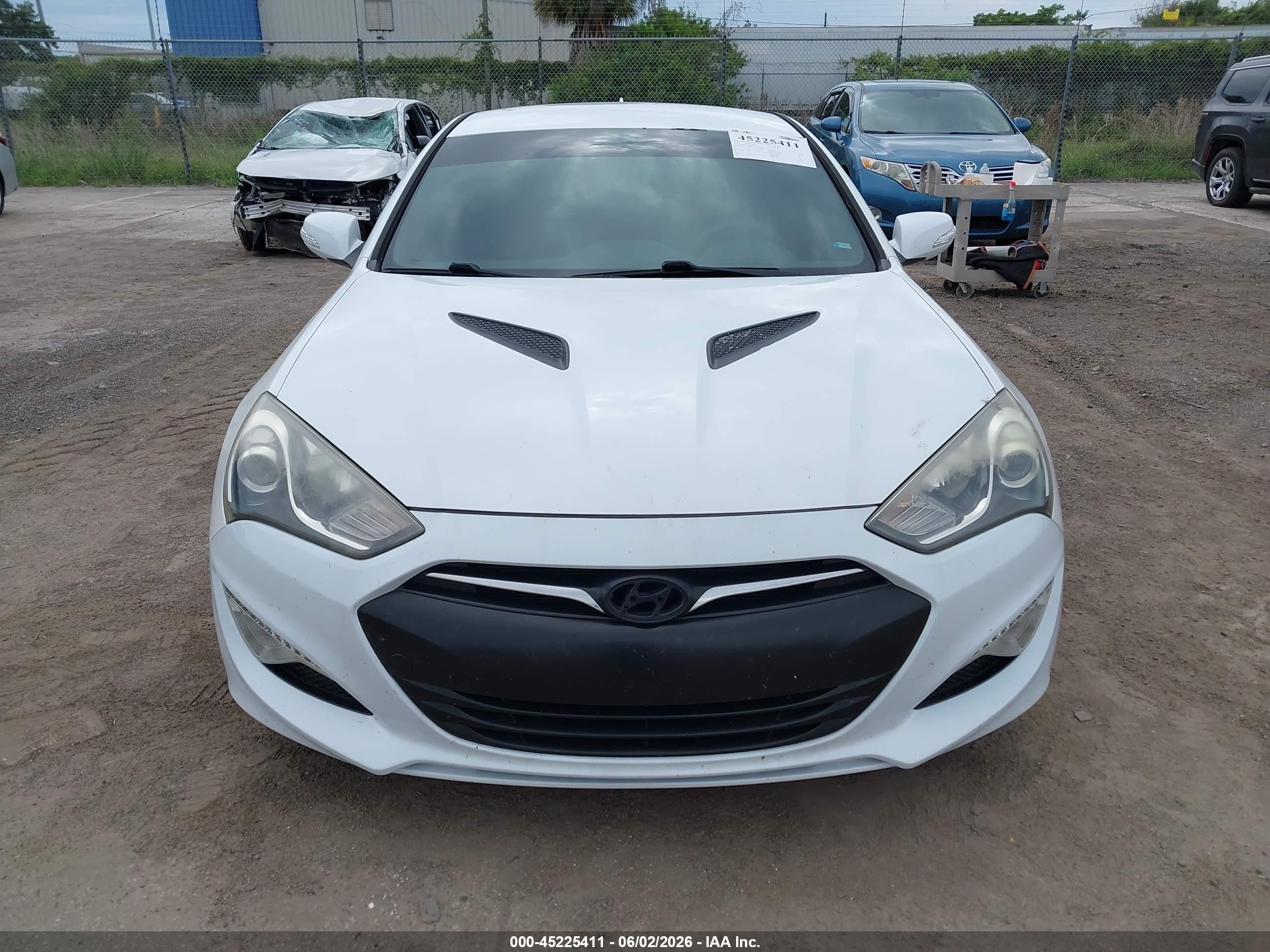2016 Hyundai Genesis 3.8 R-spec White vin: KMHHU6KJ6GU136678