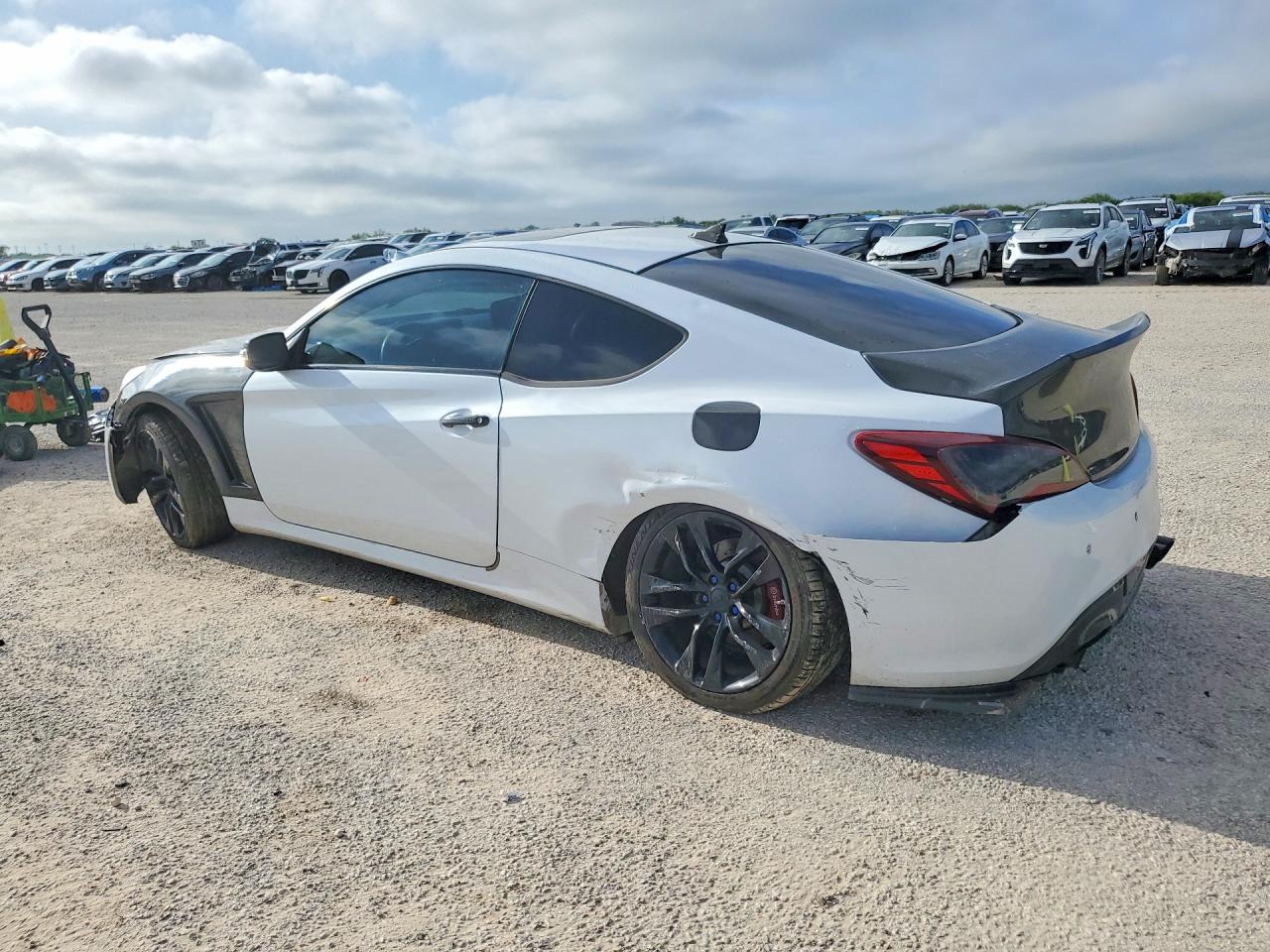 2015 Hyundai Genesis Coupe 3.8 Ultimate White vin: KMHHU6KJ7FU121945
