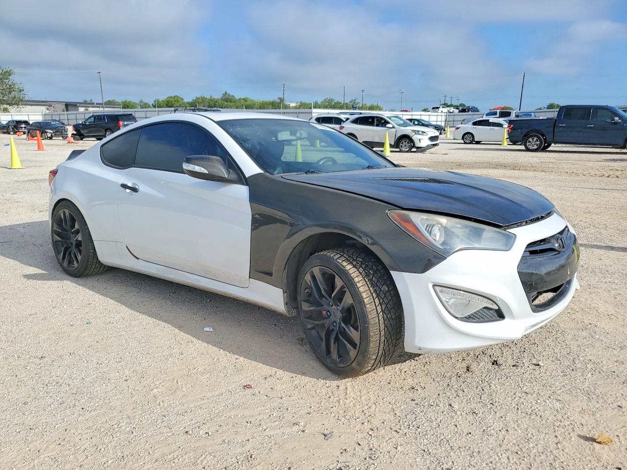 2015 Hyundai Genesis Coupe 3.8 Ultimate White vin: KMHHU6KJ7FU121945