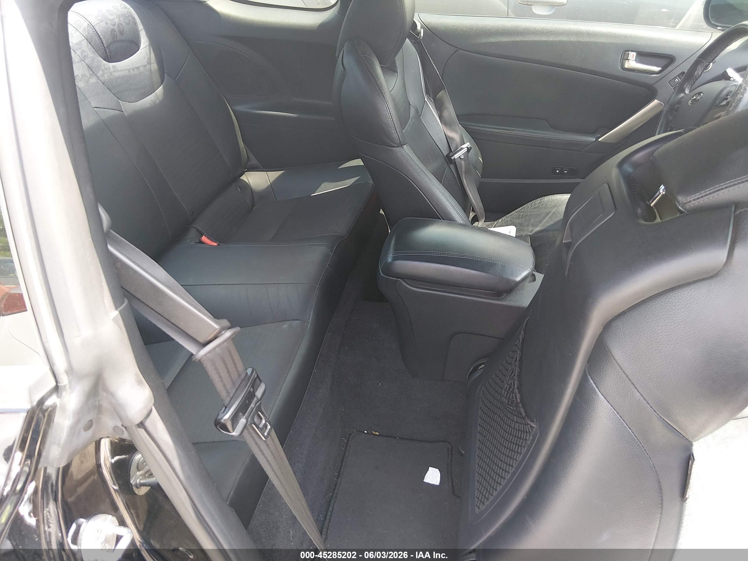 2015 Hyundai Genesis 3.8 Ultimate Black vin: KMHHU6KJ7FU125476