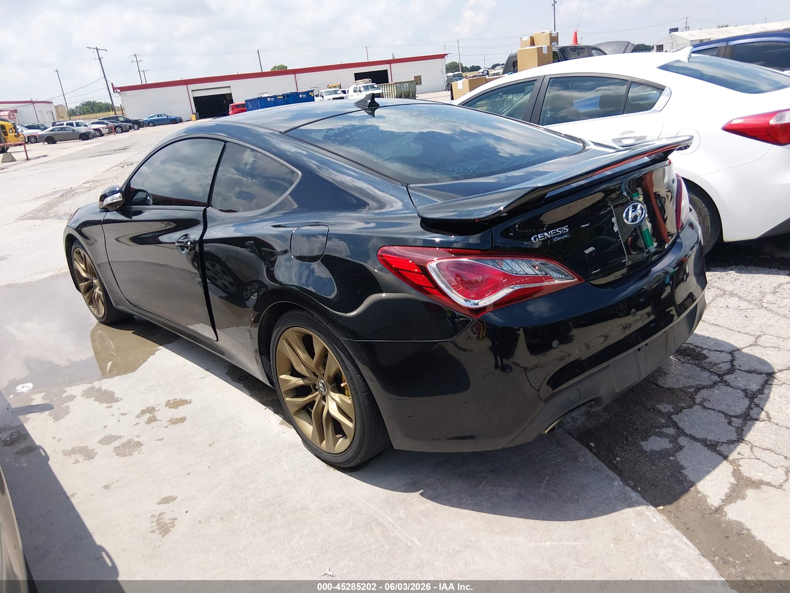 2015 Hyundai Genesis 3.8 Ultimate Black vin: KMHHU6KJ7FU125476