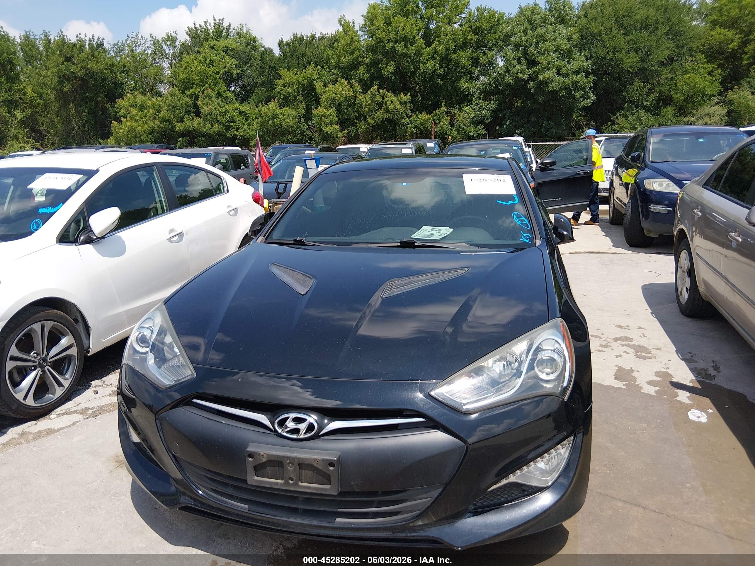 2015 Hyundai Genesis 3.8 Ultimate Black vin: KMHHU6KJ7FU125476