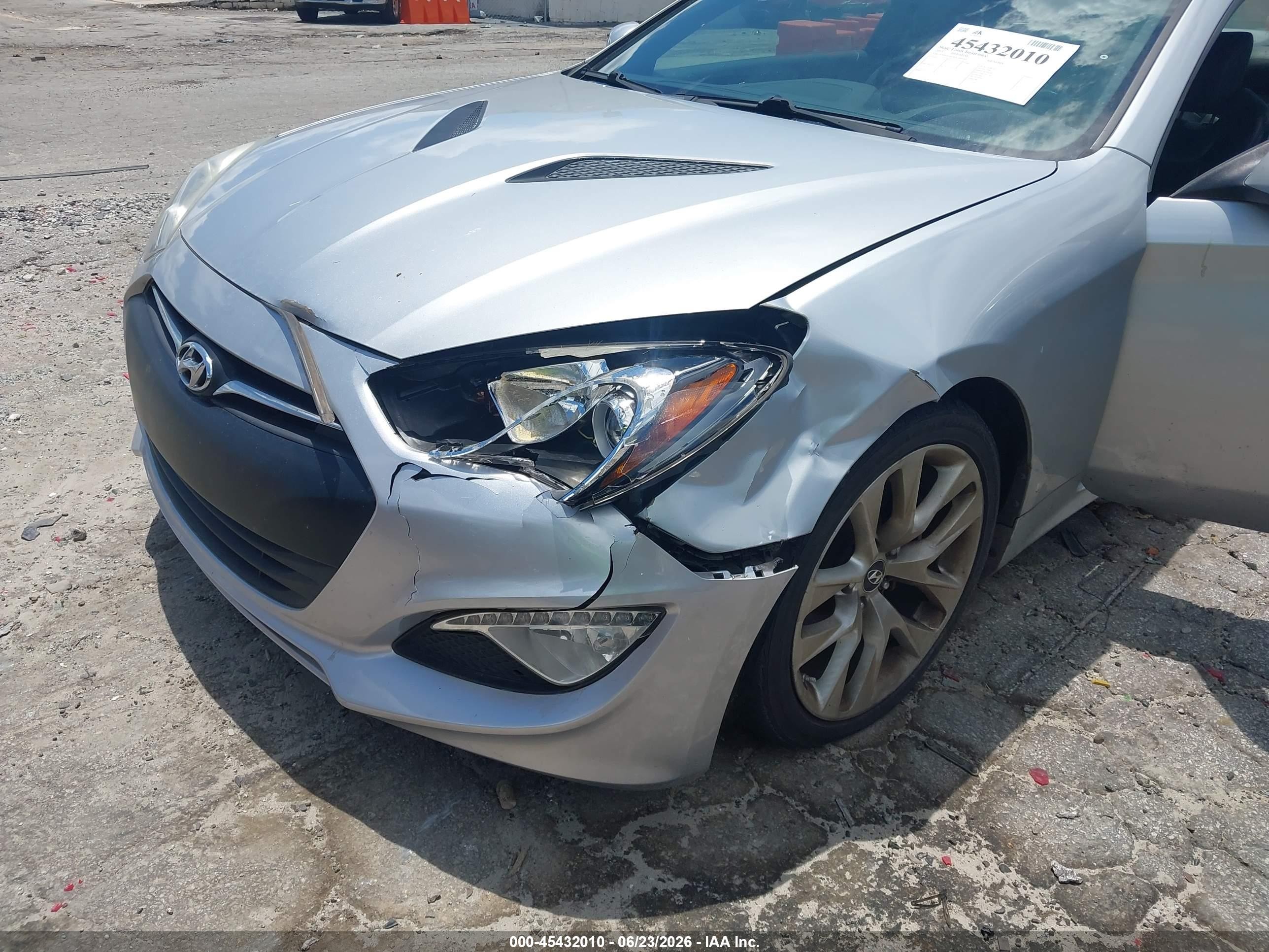 2013 Hyundai Genesis 3.8 Grand Touring Silver vin: KMHHU6KJ8DU086149