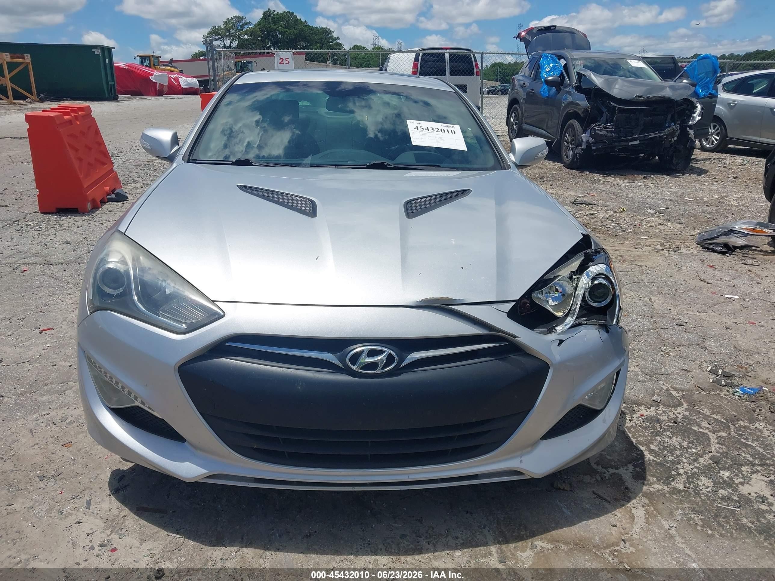 2013 Hyundai Genesis 3.8 Grand Touring Silver vin: KMHHU6KJ8DU086149