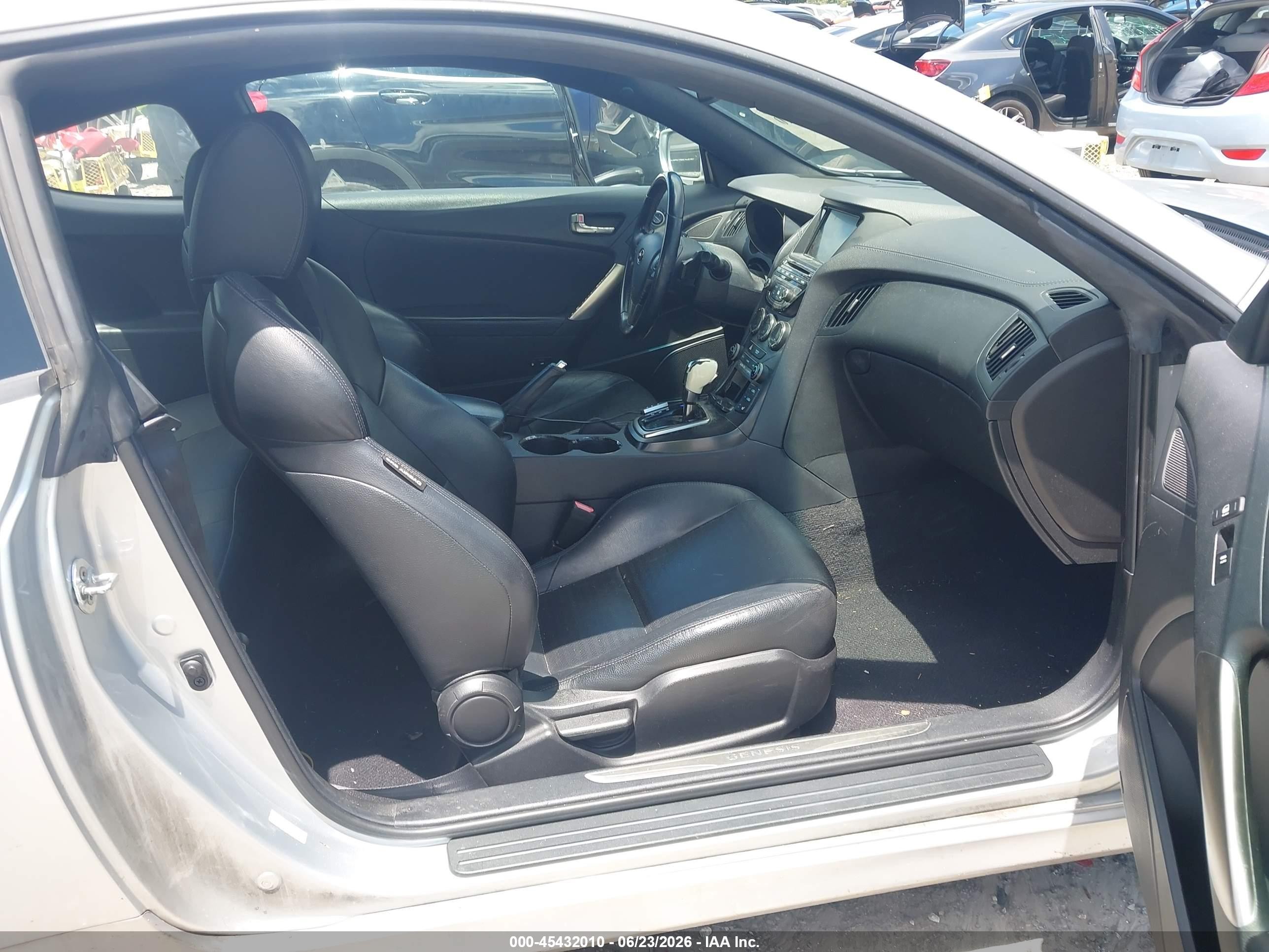 2013 Hyundai Genesis 3.8 Grand Touring Silver vin: KMHHU6KJ8DU086149