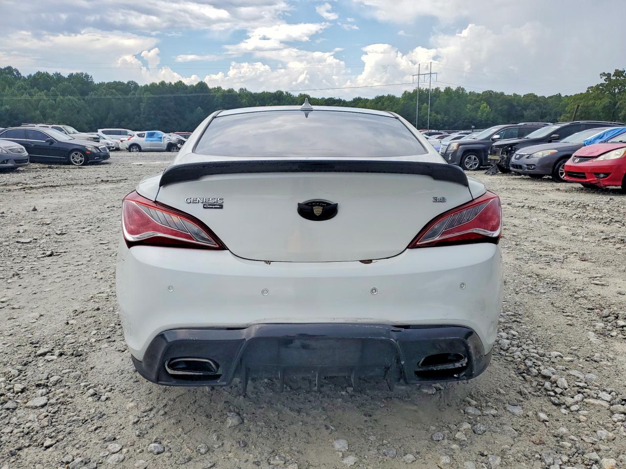 2013 Hyundai Genesis Coupe 3.8 Grand Touring White vin: KMHHU6KJ8DU091299