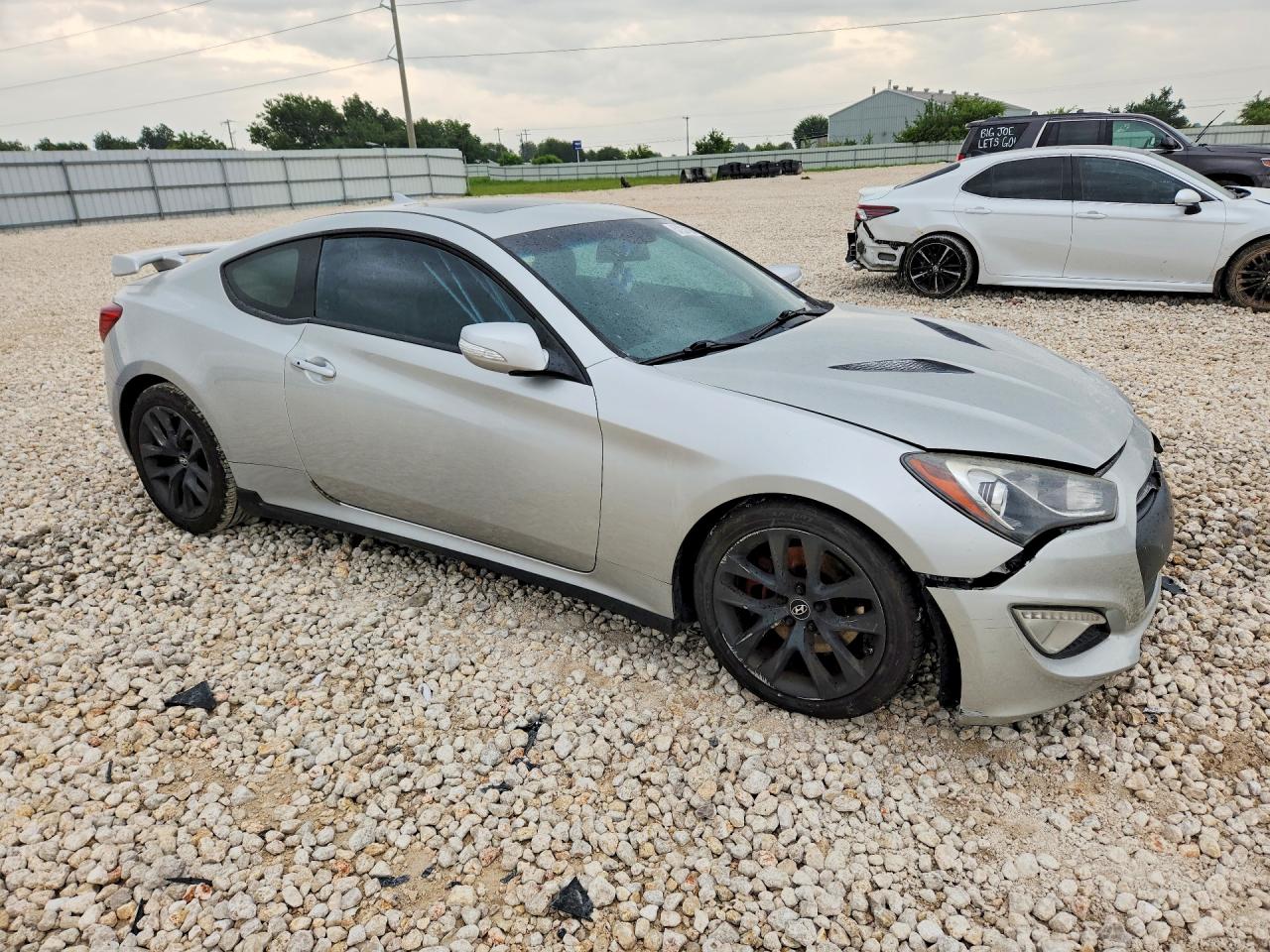 2013 Hyundai Genesis Coupe 3.8l Silver vin: KMHHU6KJ8DU092131