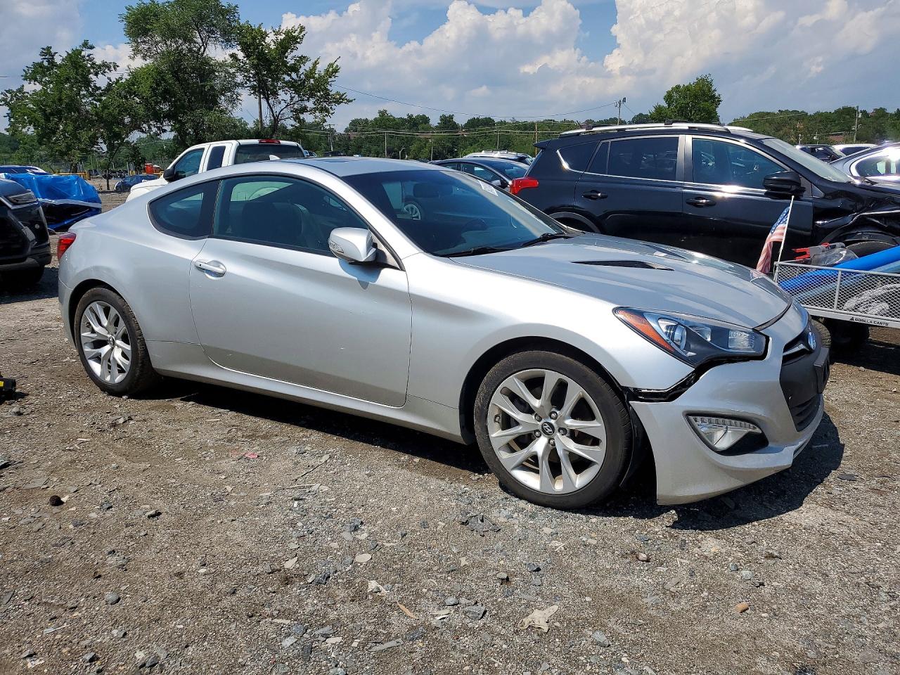 2013 Hyundai Genesis Coupe 3.8 Grand Touring Silver vin: KMHHU6KJ8DU105508