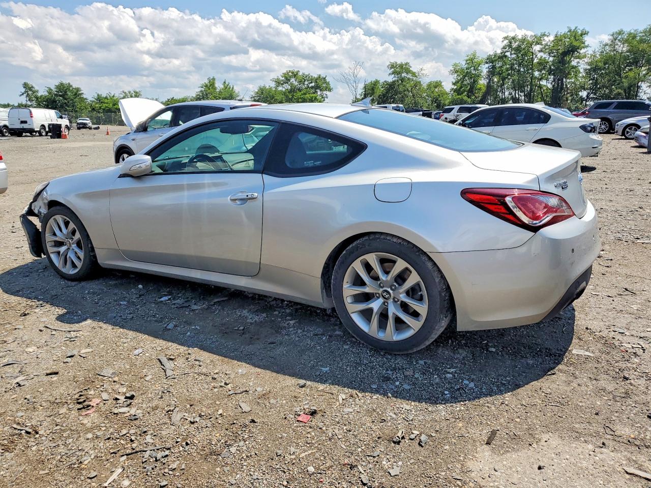 2013 Hyundai Genesis Coupe 3.8 Grand Touring Silver vin: KMHHU6KJ8DU105508