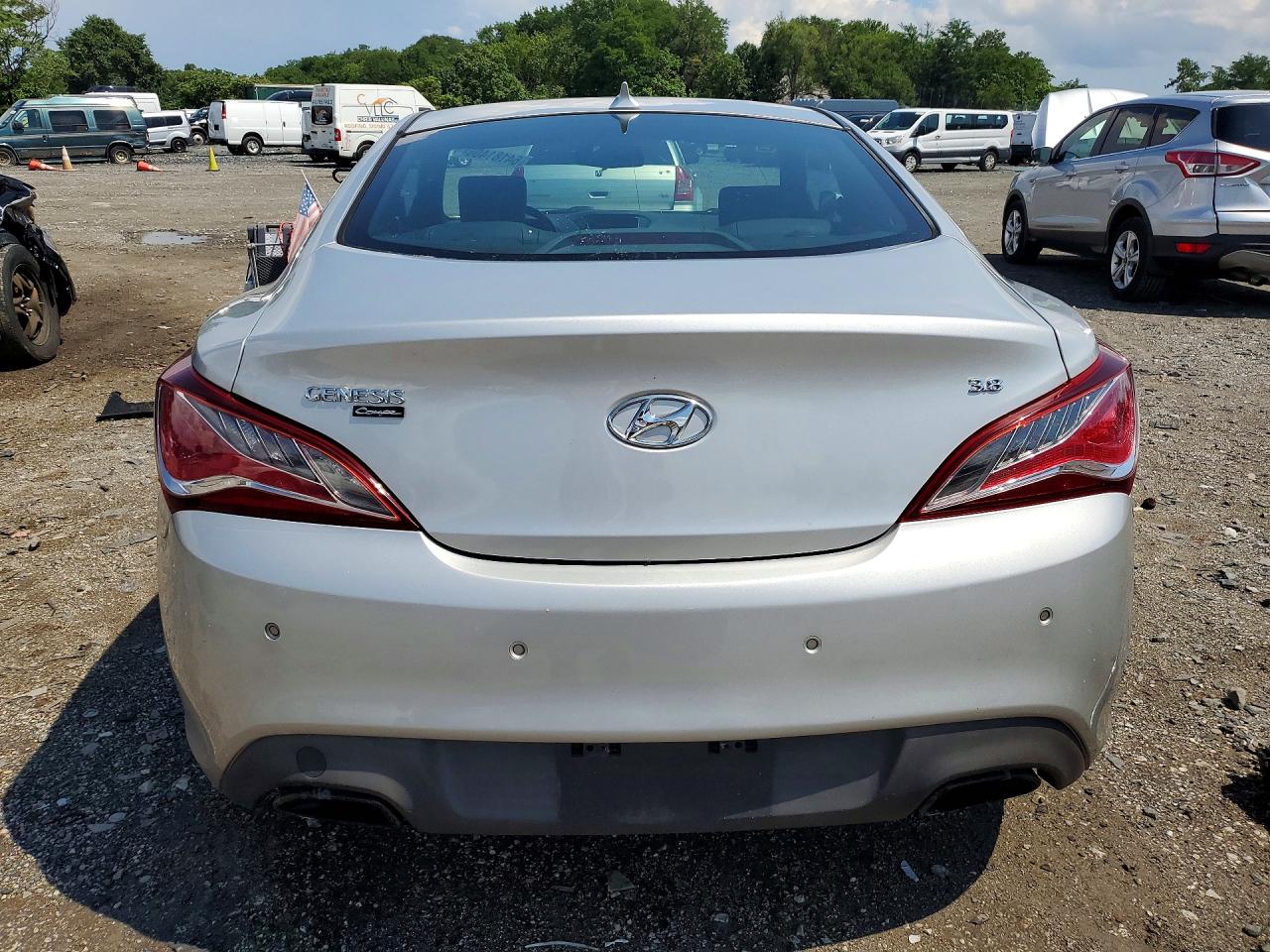 2013 Hyundai Genesis Coupe 3.8 Grand Touring Silver vin: KMHHU6KJ8DU105508
