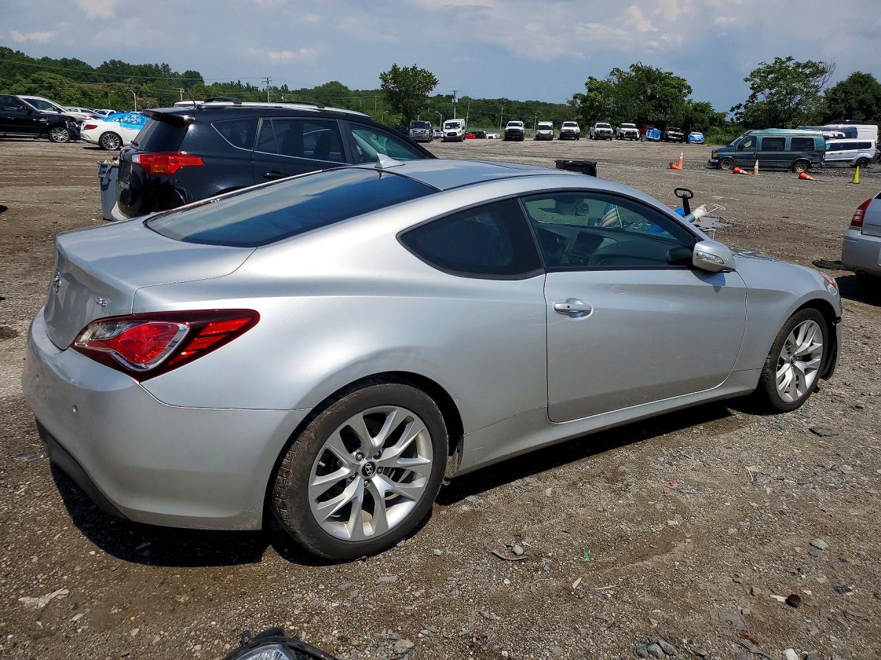 2013 Hyundai Genesis Coupe 3.8 Grand Touring Silver vin: KMHHU6KJ8DU105508