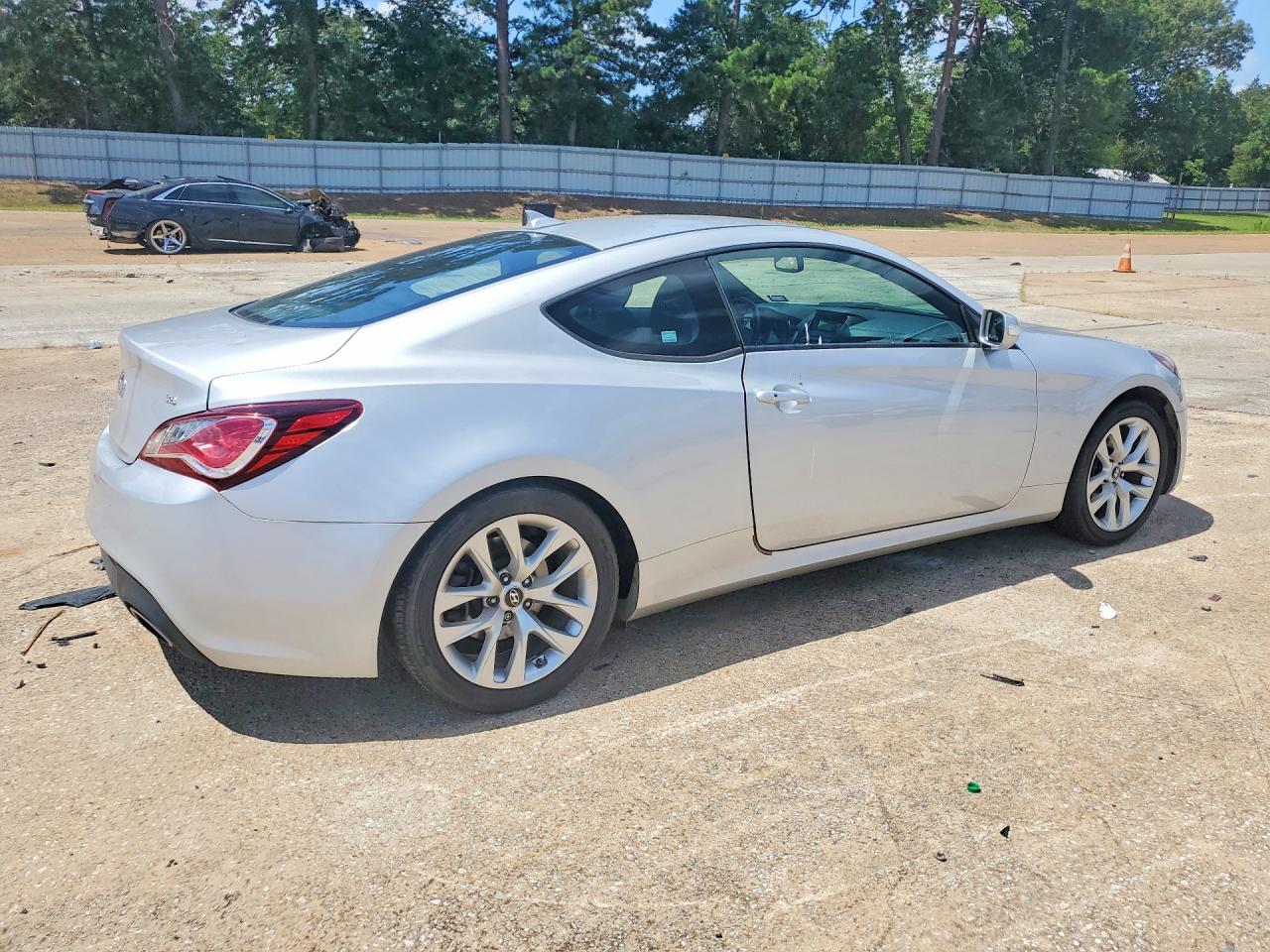 2015 Hyundai Genesis Coupe 3.8 Серебряный vin: KMHHU6KJ8FU124370