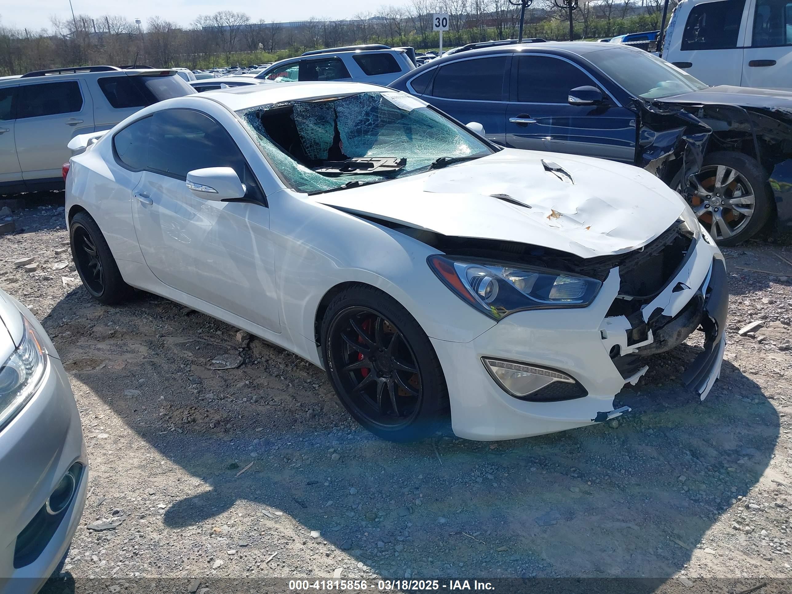 2015 Hyundai Genesis 3.8 Ultimate White vin: KMHHU6KJ8FU130878