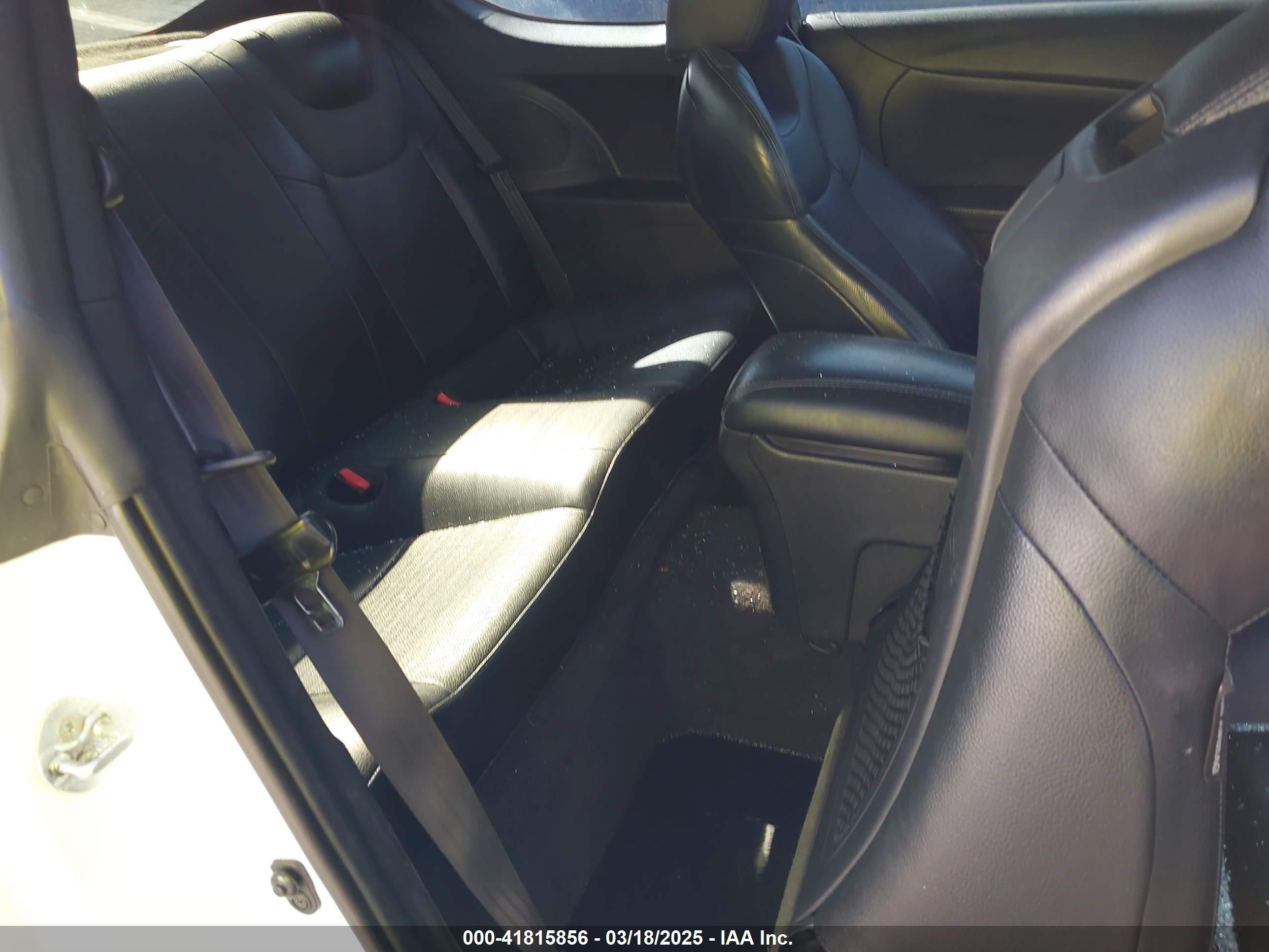 2015 Hyundai Genesis 3.8 Ultimate White vin: KMHHU6KJ8FU130878