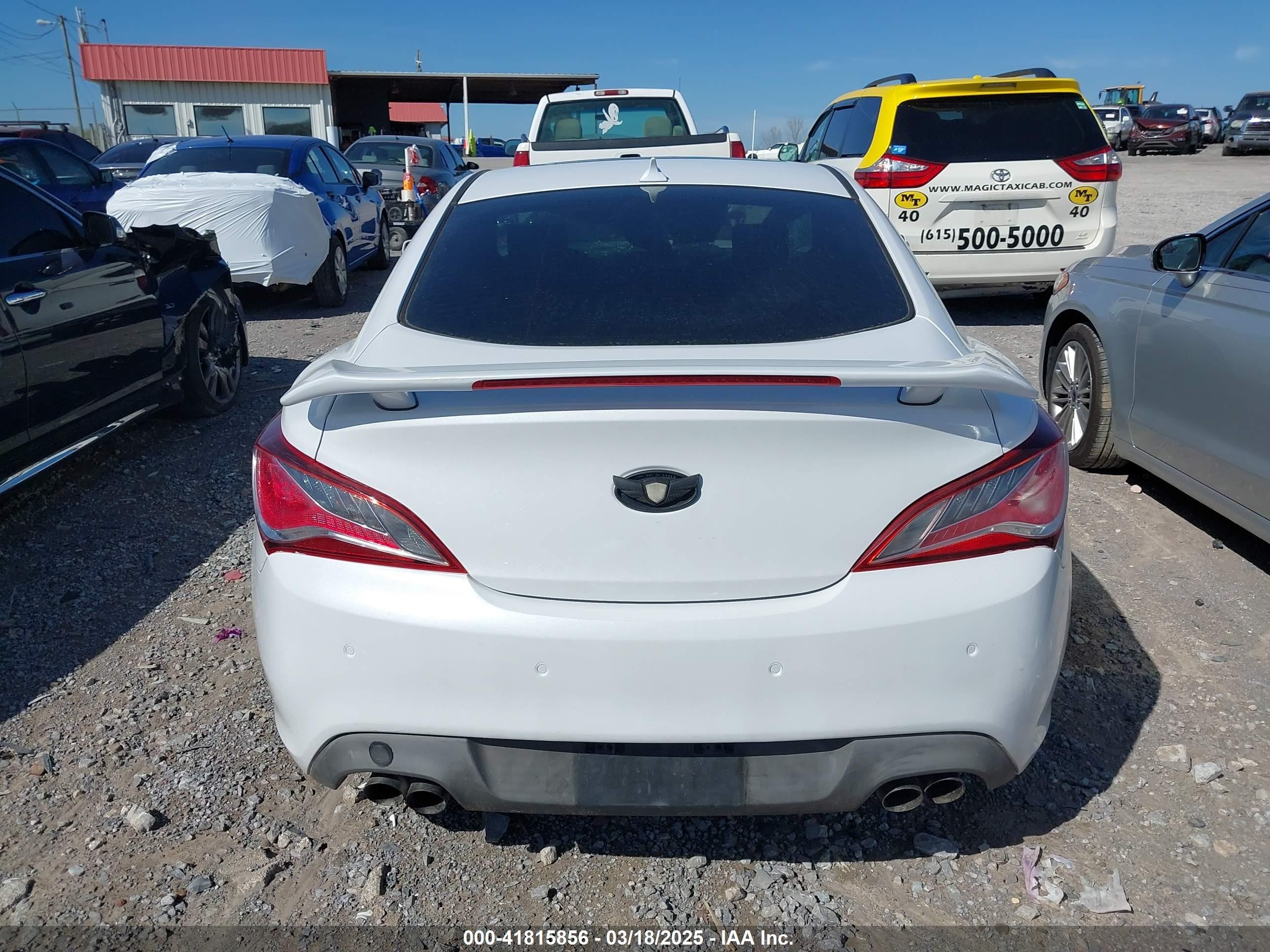 2015 Hyundai Genesis 3.8 Ultimate White vin: KMHHU6KJ8FU130878