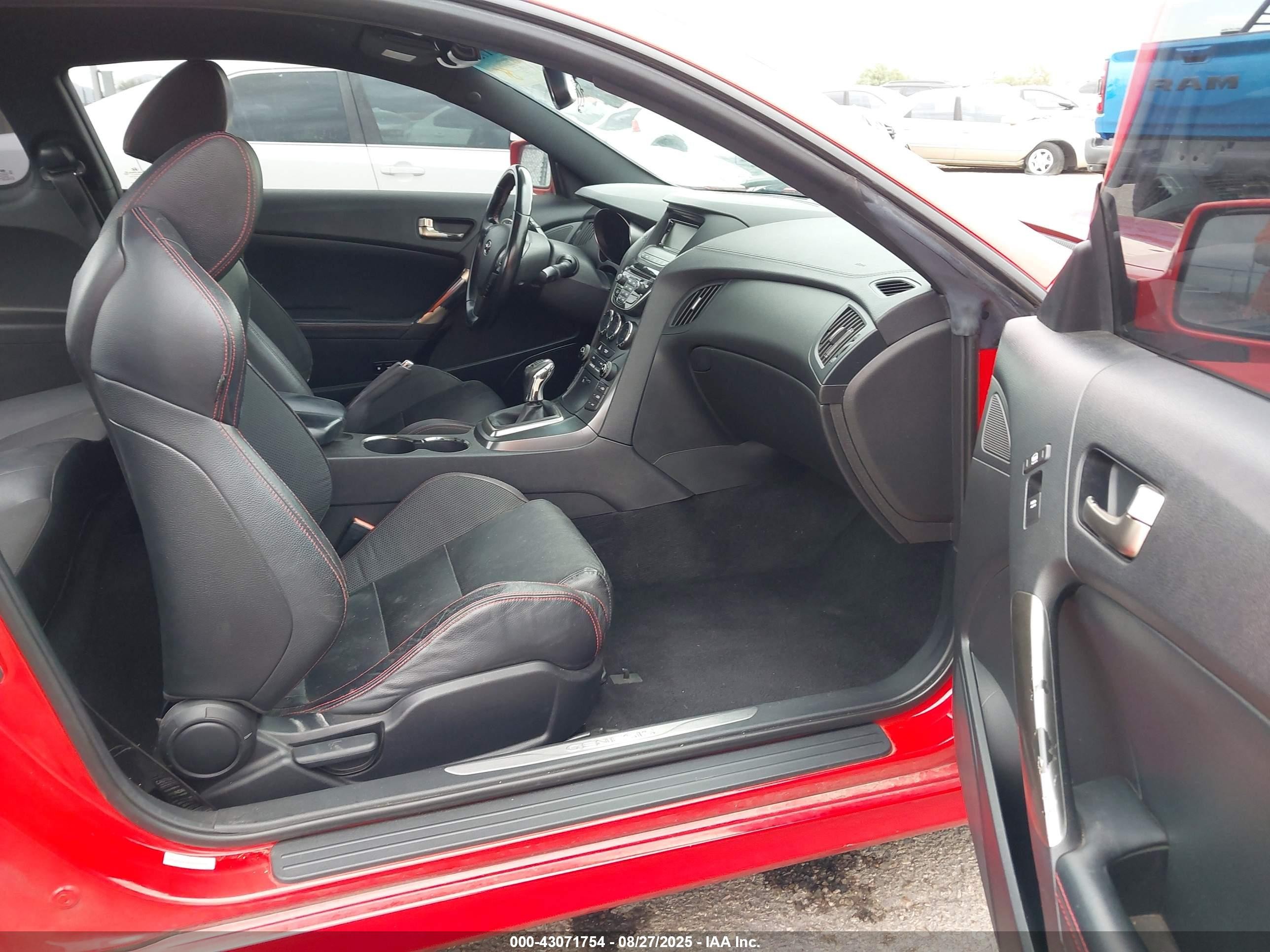 2015 Hyundai Genesis 3.8 R-spec Красный vin: KMHHU6KJ9FU121977