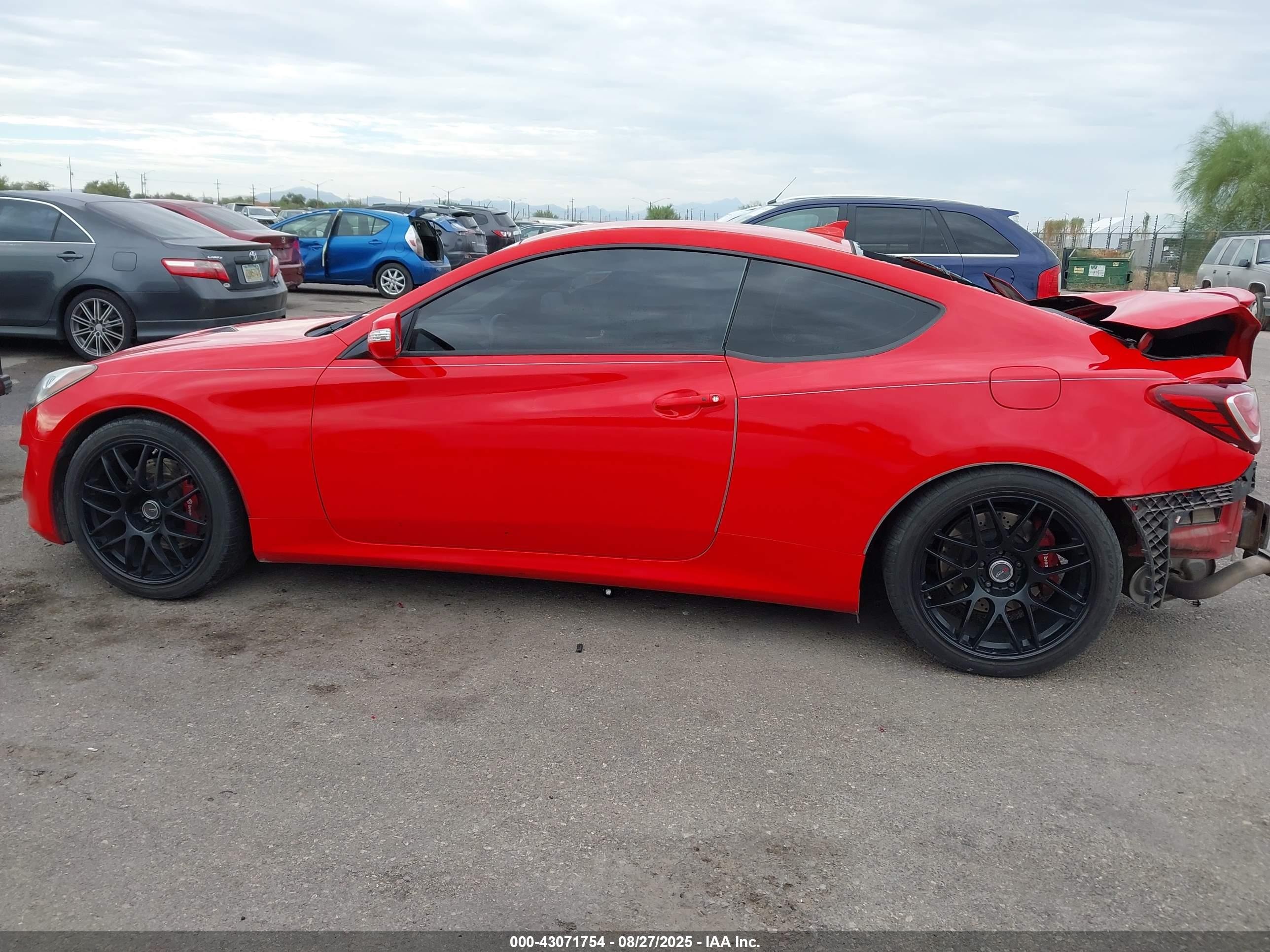 2015 Hyundai Genesis 3.8 R-spec Красный vin: KMHHU6KJ9FU121977