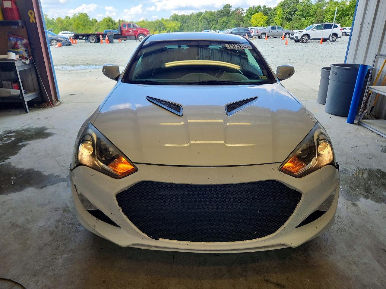 2015 Hyundai Genesis Coupe 3.8 White vin: KMHHU6KJ9FU122272