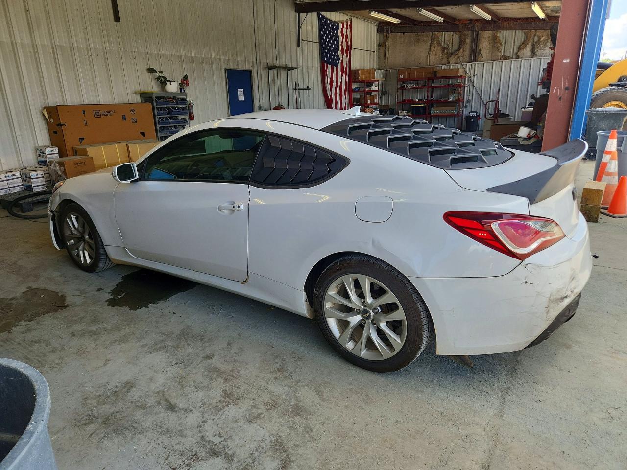 2015 Hyundai Genesis Coupe 3.8 White vin: KMHHU6KJ9FU122272