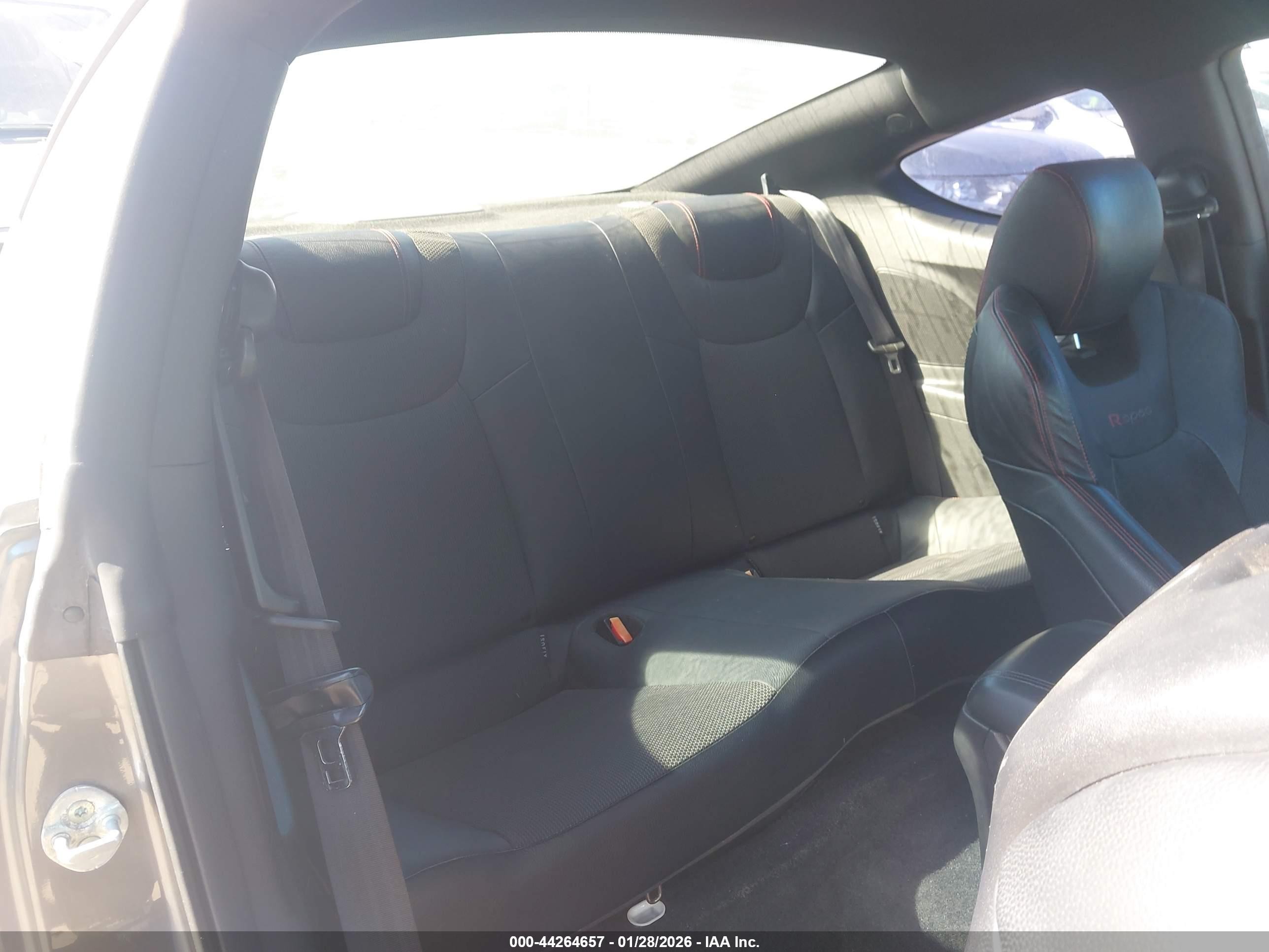 2015 Hyundai Genesis 3.8 R-spec Gray vin: KMHHU6KJ9FU124846