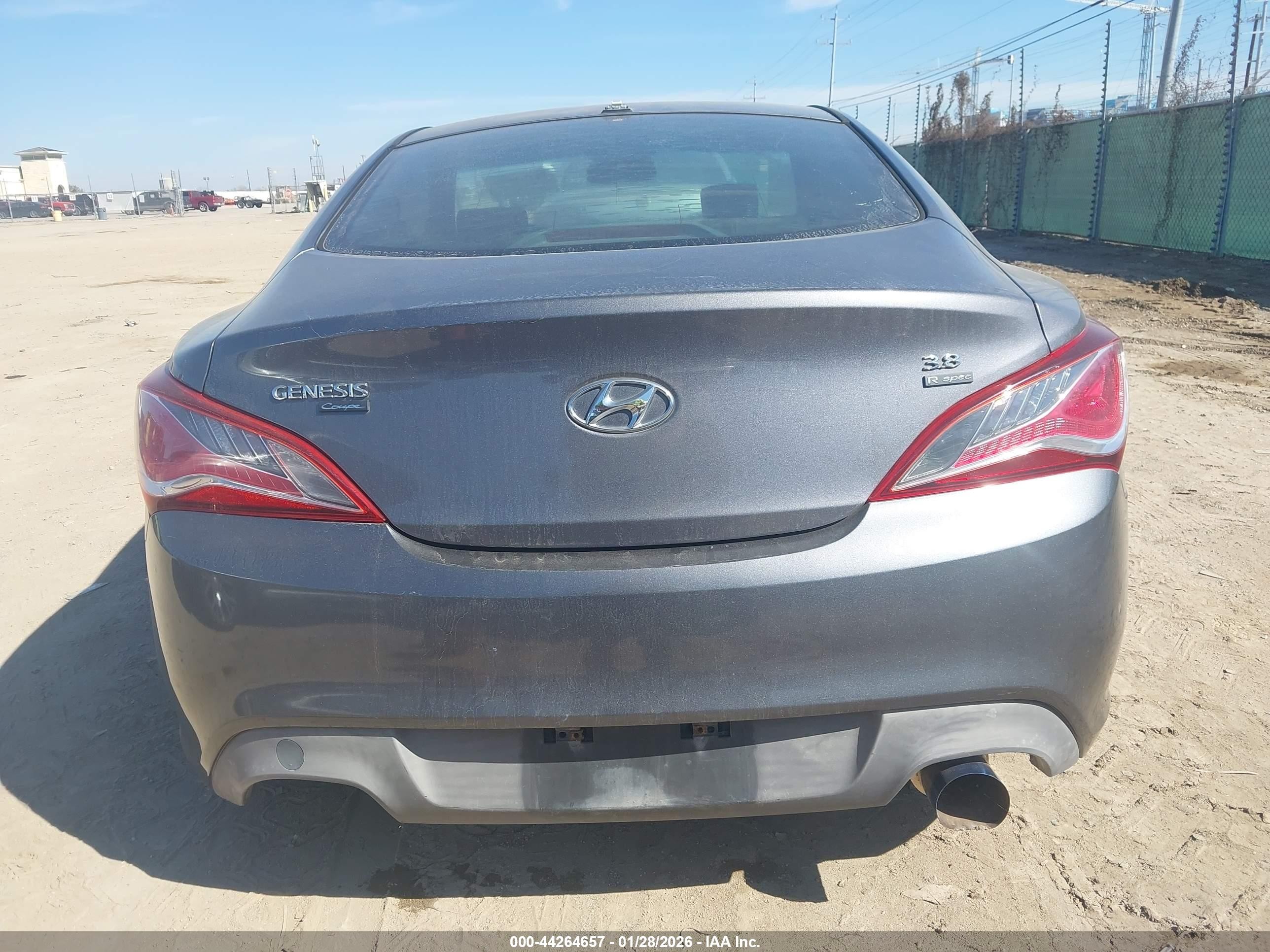 2015 Hyundai Genesis 3.8 R-spec Gray vin: KMHHU6KJ9FU124846
