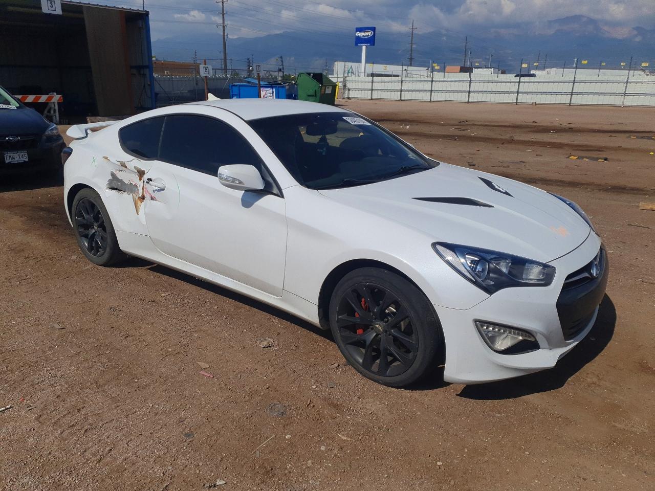 2015 Hyundai Genesis Coupe 3.8 White vin: KMHHU6KJ9FU124894