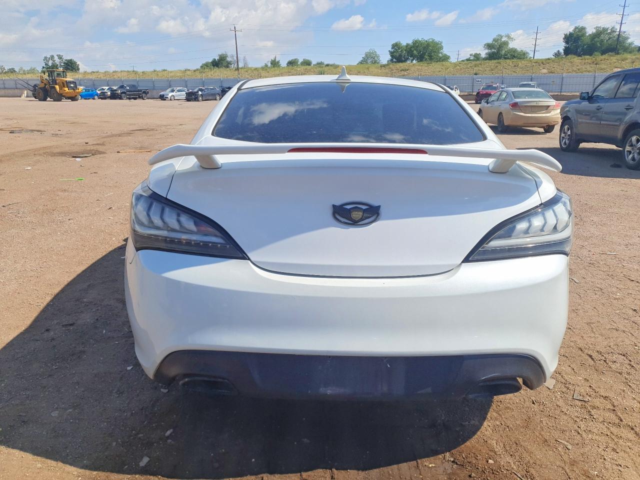2015 Hyundai Genesis Coupe 3.8 White vin: KMHHU6KJ9FU124894