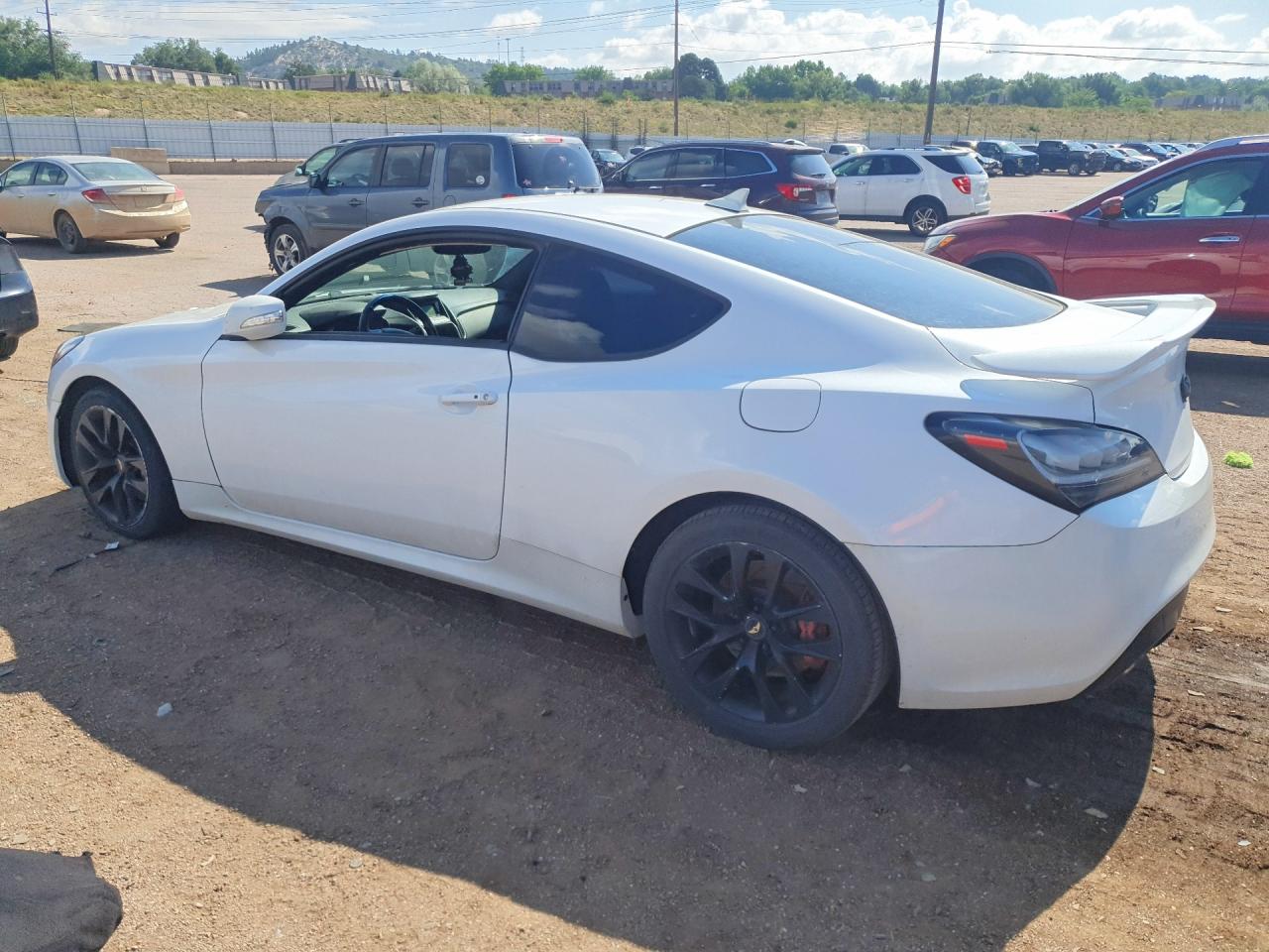 2015 Hyundai Genesis Coupe 3.8 White vin: KMHHU6KJ9FU124894