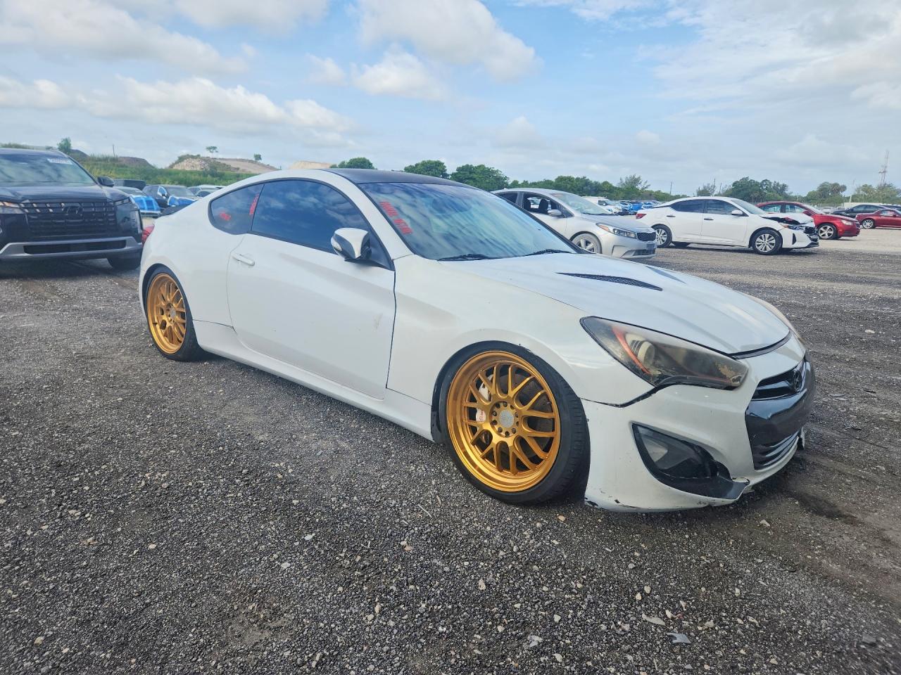 2014 Hyundai Genesis Coupe 3.8l White vin: KMHHU6KJXEU115491