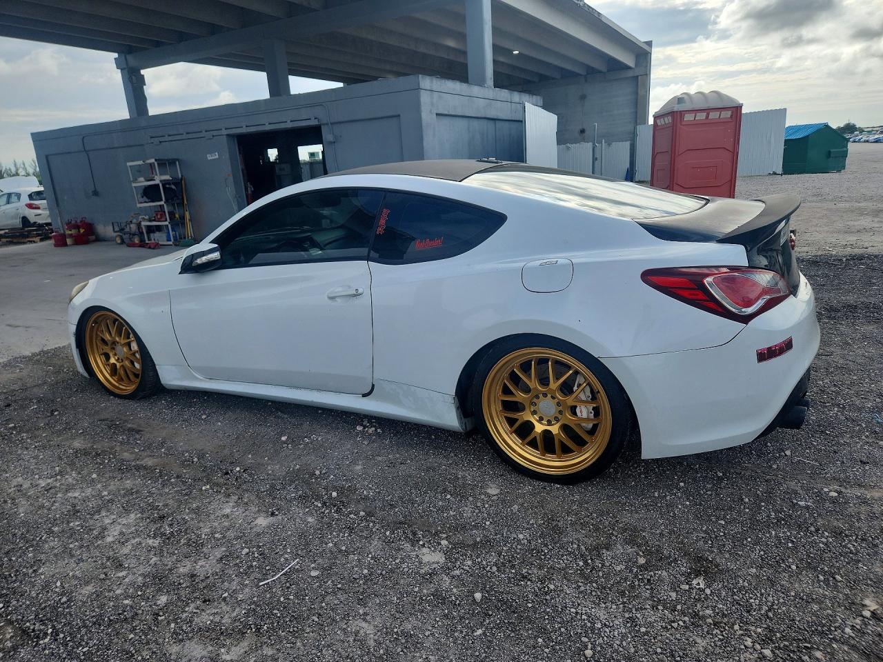2014 Hyundai Genesis Coupe 3.8l White vin: KMHHU6KJXEU115491