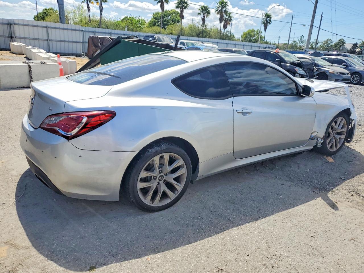 2014 Hyundai Genesis Coupe 3.8 Grand Touring Silver vin: KMHHU6KJXEU116737