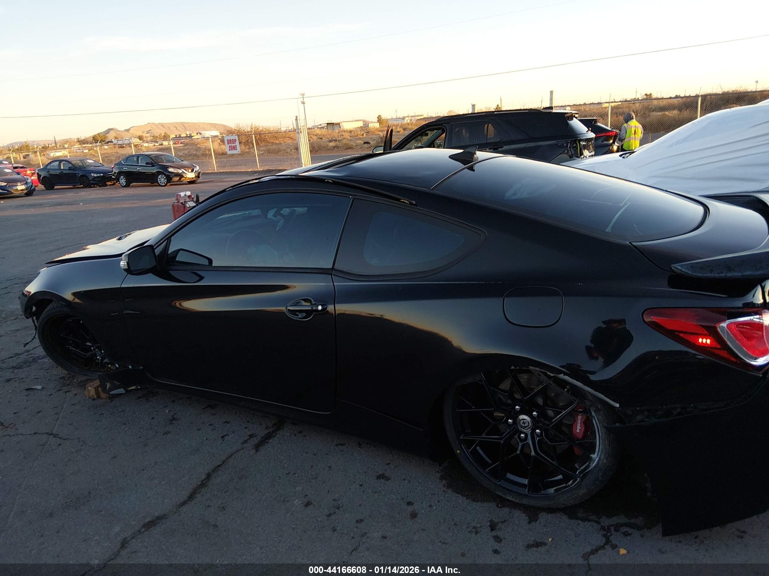 2015 Hyundai Genesis 3.8 Ultimate Black vin: KMHHU6KJXFU129179