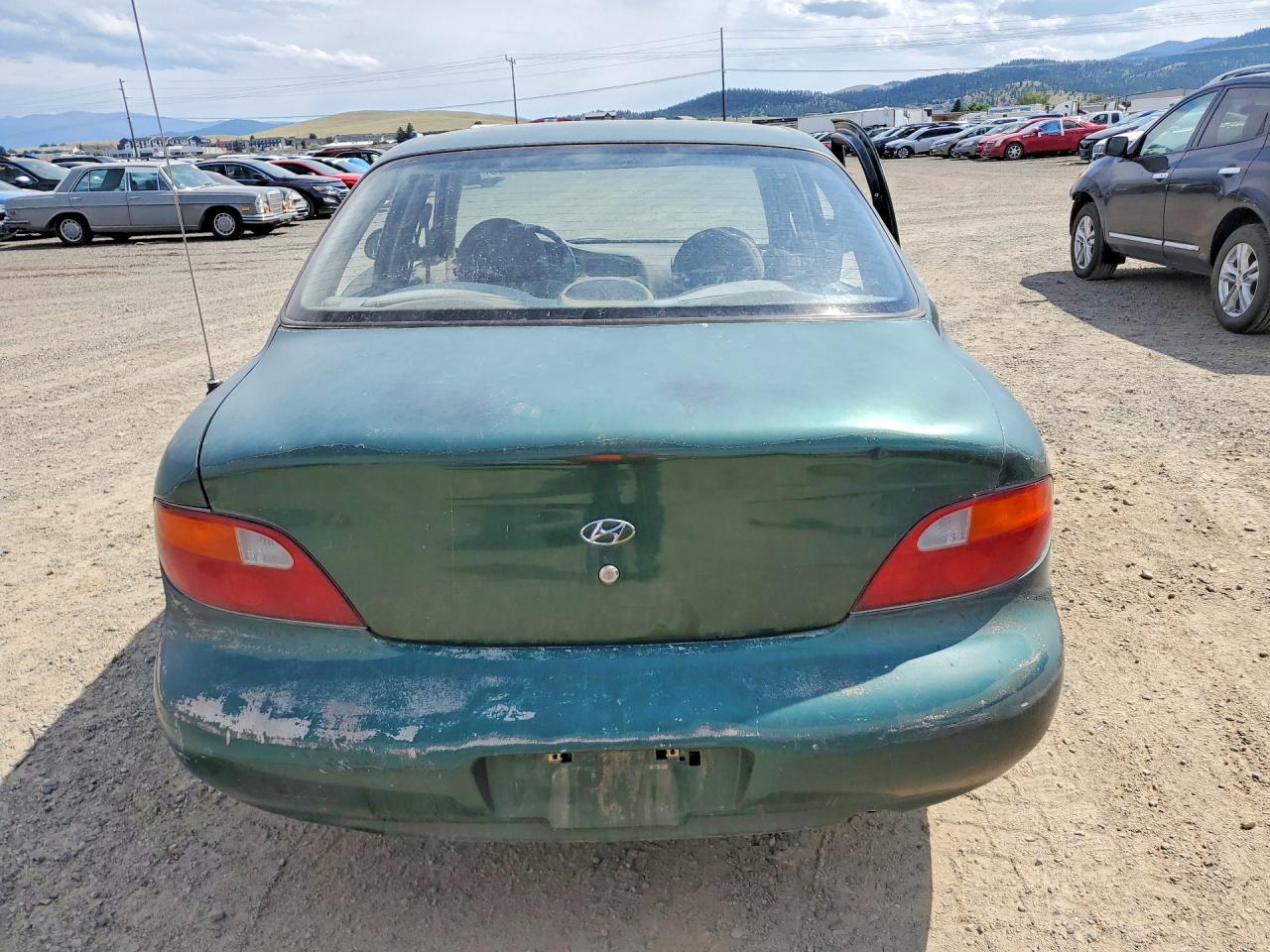 1997 Hyundai Elantra Base Green vin: KMHJF24M0VU594077