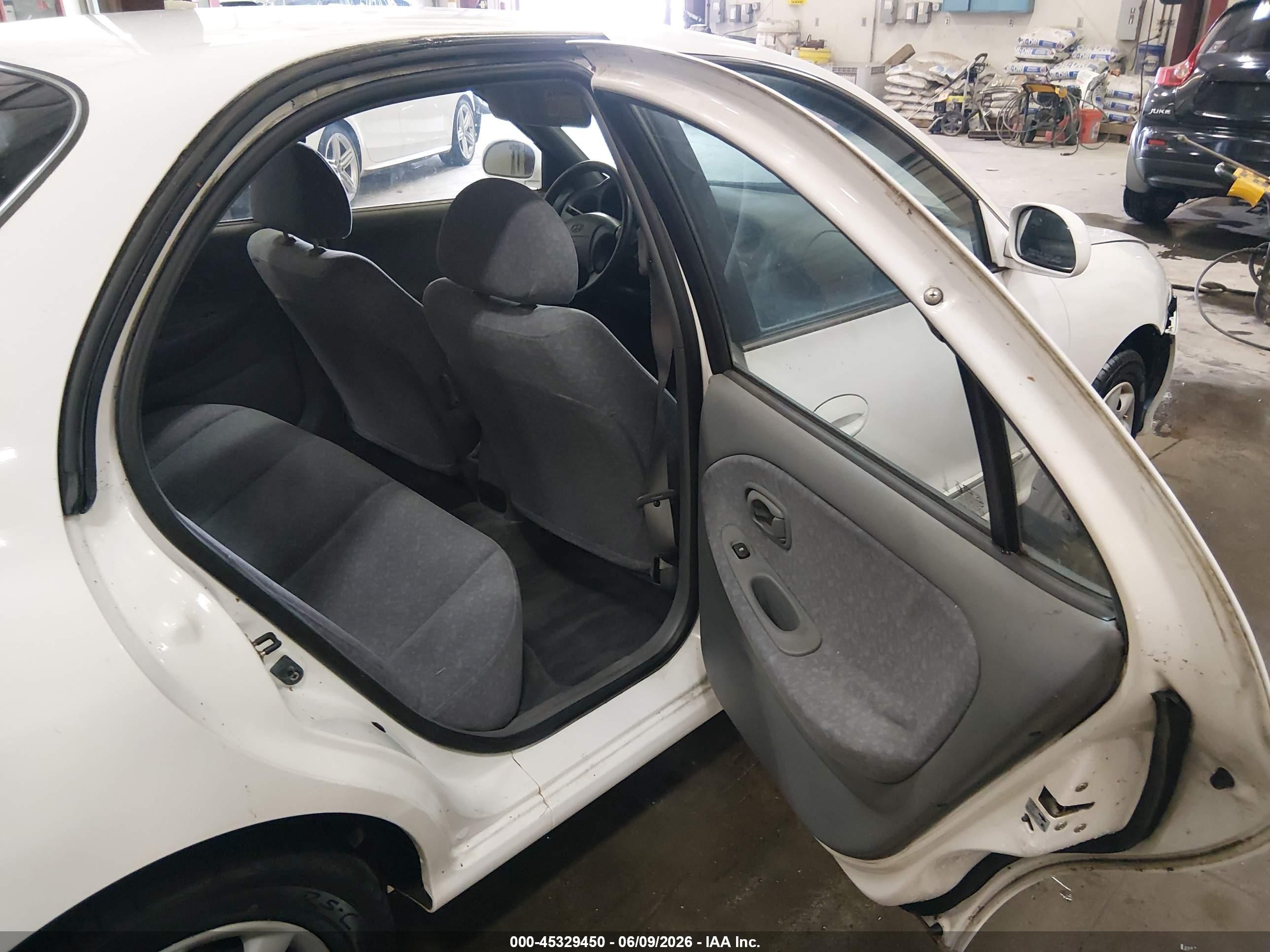2000 Hyundai Elantra Gls White vin: KMHJF35F4YU920358