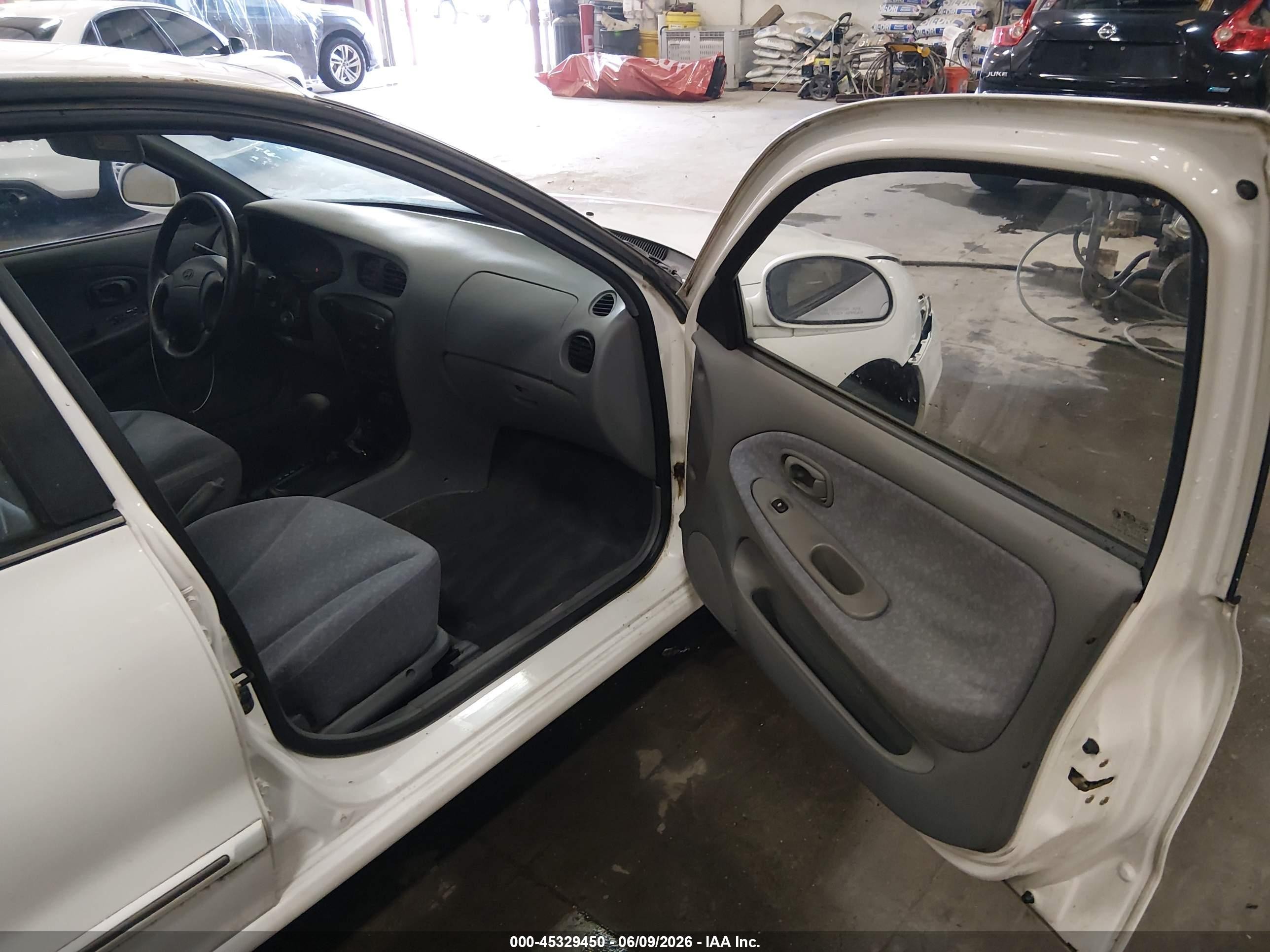 2000 Hyundai Elantra Gls White vin: KMHJF35F4YU920358