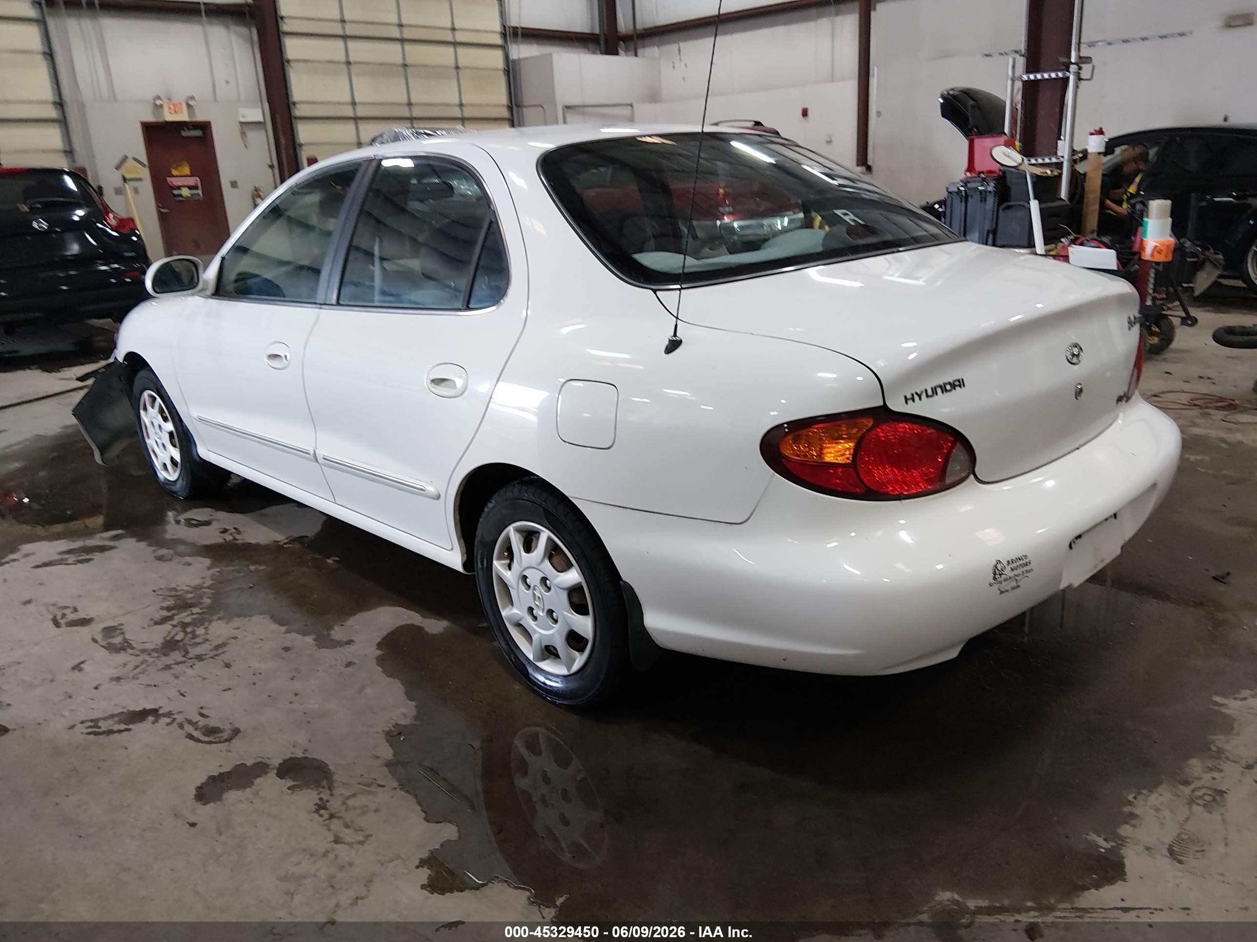 2000 Hyundai Elantra Gls White vin: KMHJF35F4YU920358