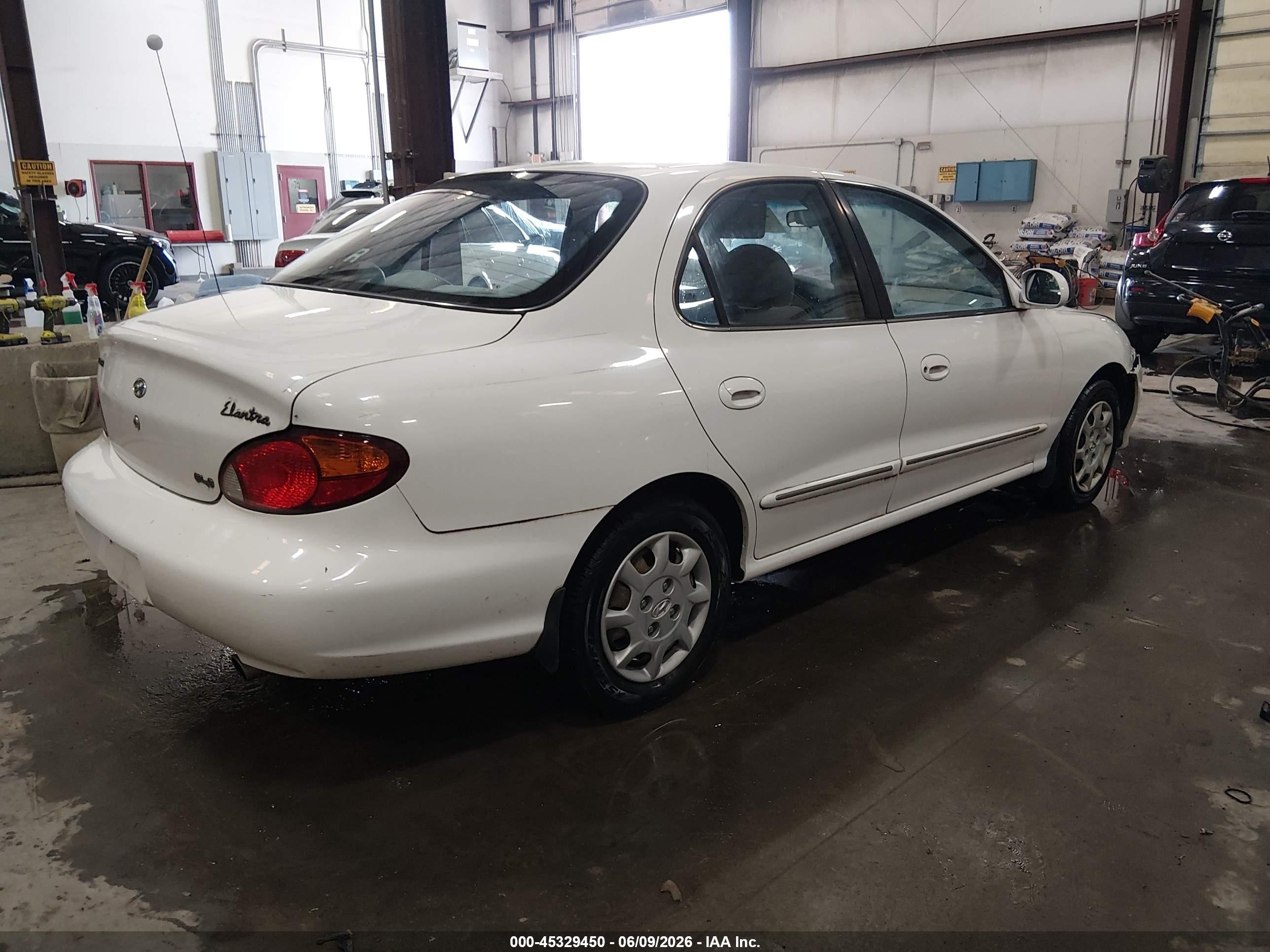 2000 Hyundai Elantra Gls White vin: KMHJF35F4YU920358