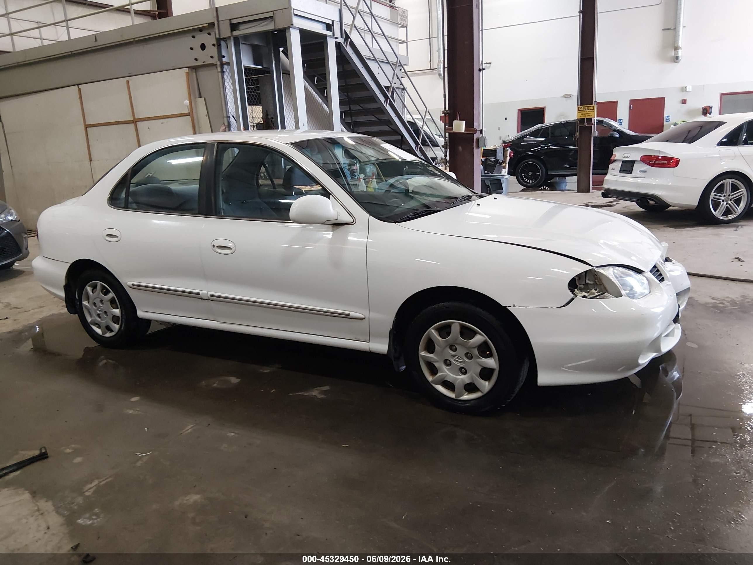 2000 Hyundai Elantra Gls White vin: KMHJF35F4YU920358