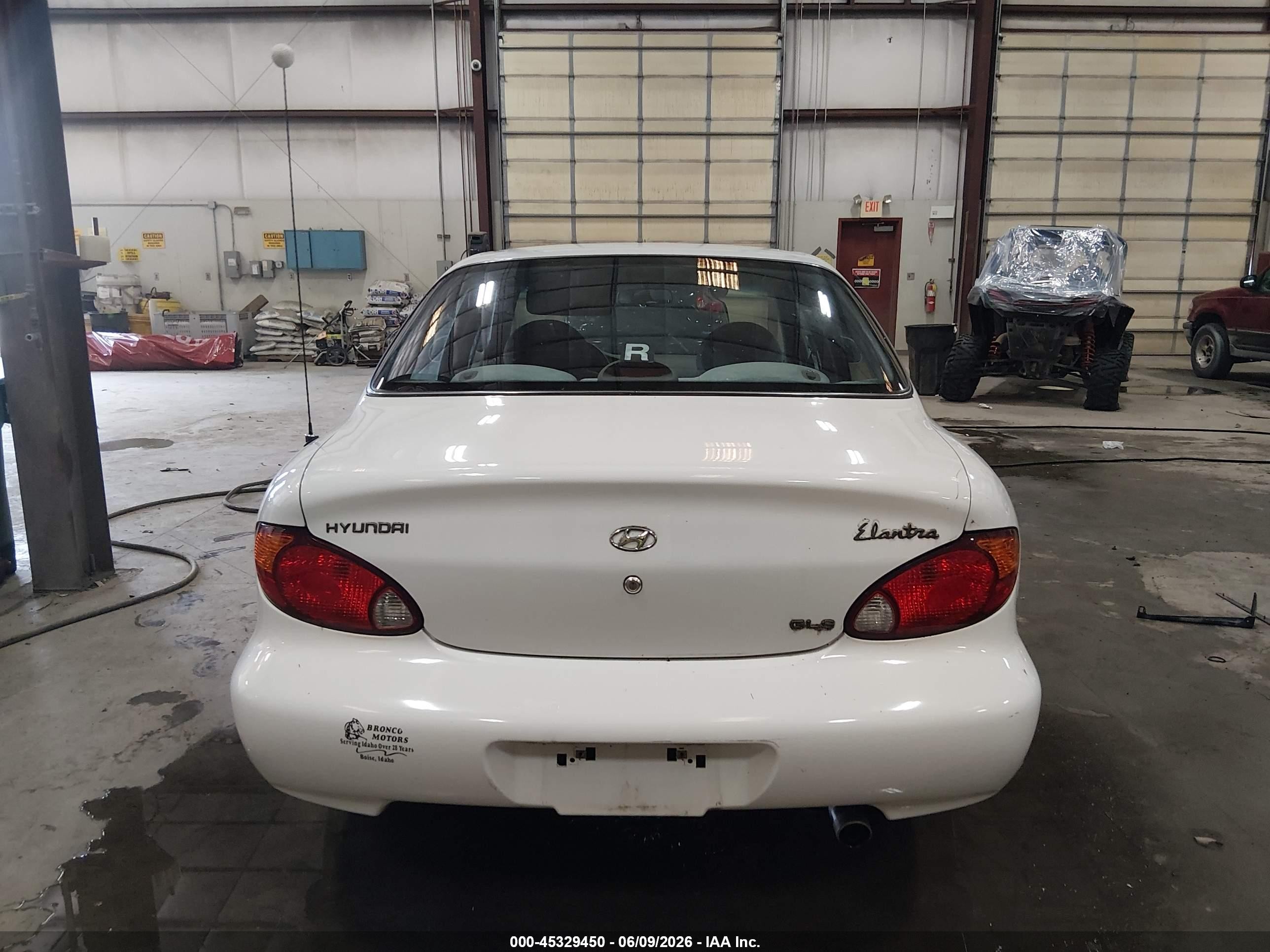 2000 Hyundai Elantra Gls White vin: KMHJF35F4YU920358
