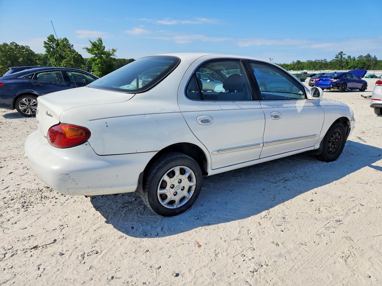 2000 Hyundai Elantra Gls White vin: KMHJF35F7YU030758