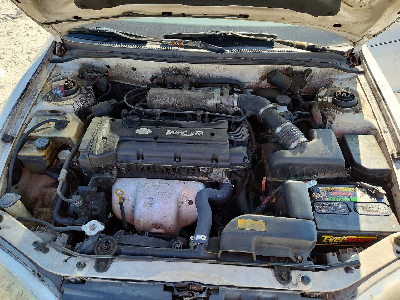 2000 Hyundai Elantra Gls White vin: KMHJF35F7YU030758