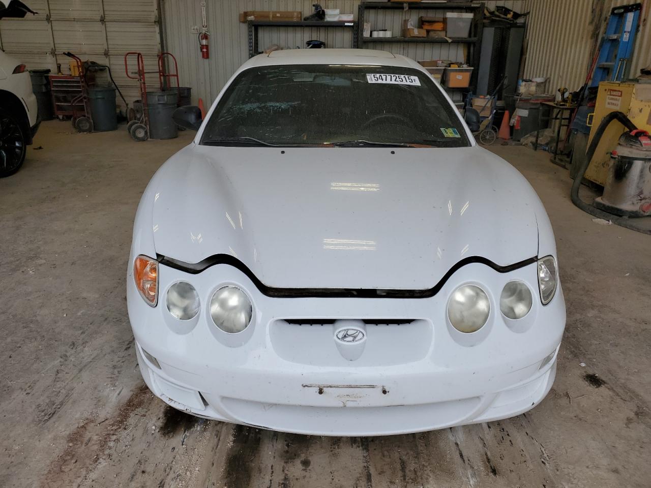 2000 Hyundai Tiburon  White vin: KMHJG25F1YU217419