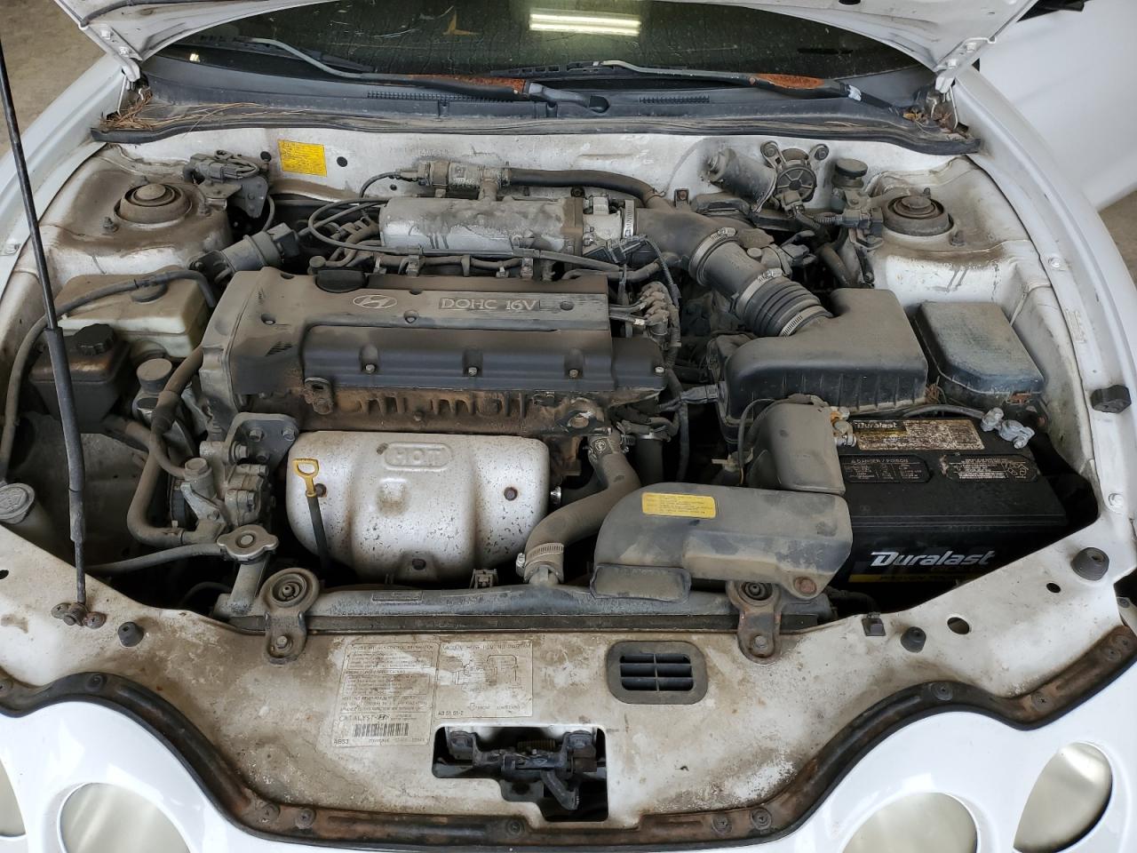 2000 Hyundai Tiburon  White vin: KMHJG25F1YU217419